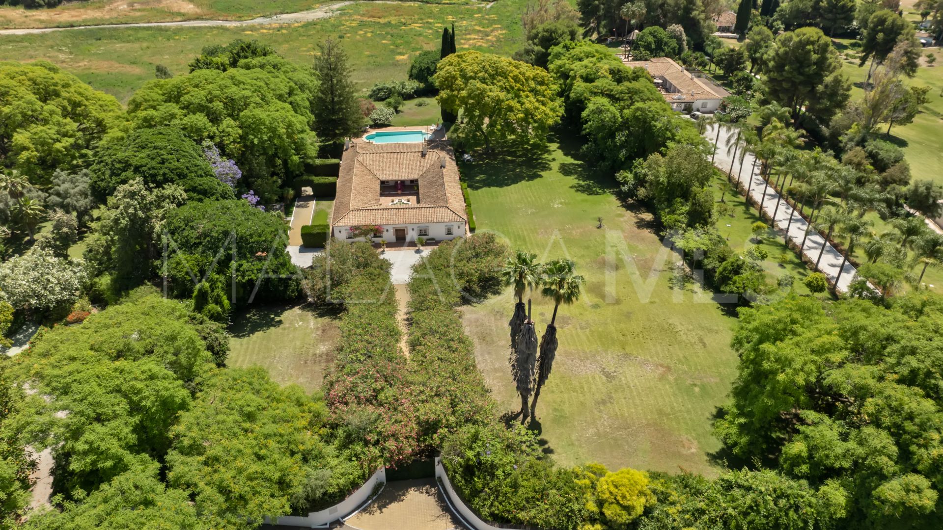Villa for sale in Benahavis