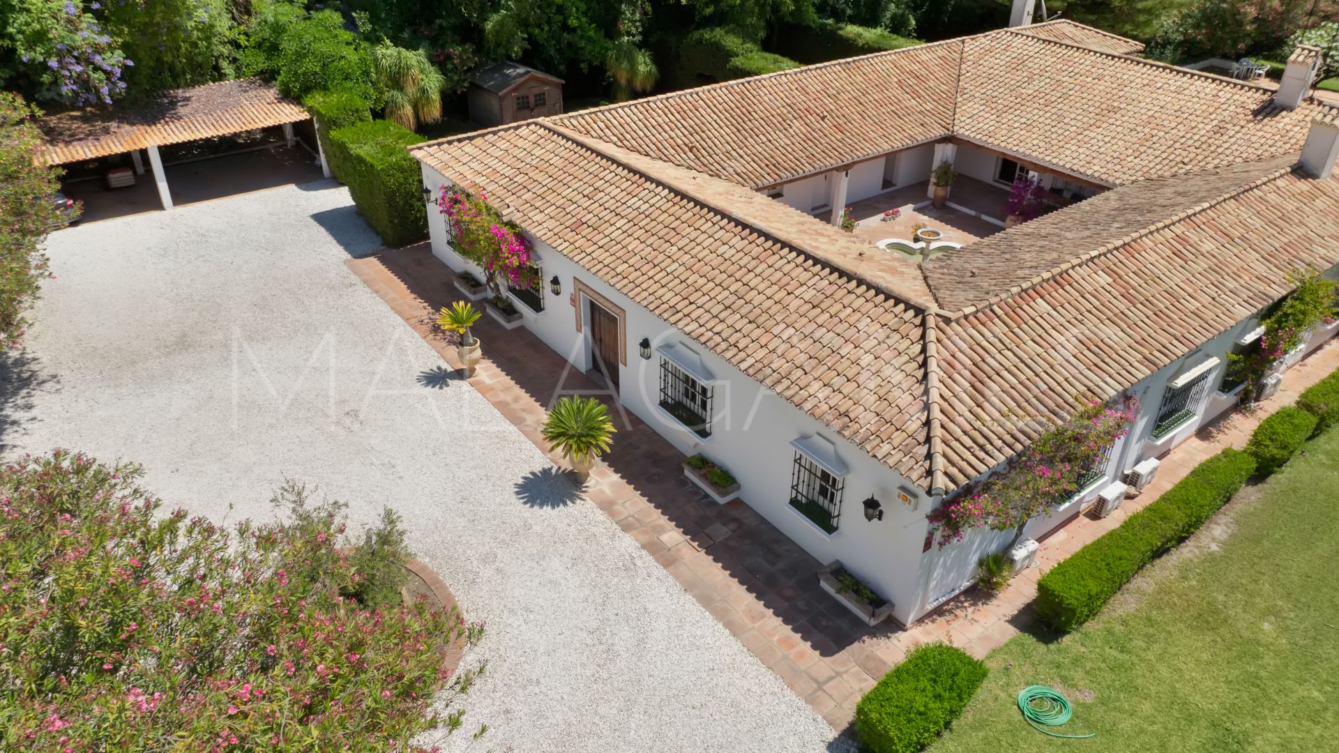 Villa for sale in Benahavis