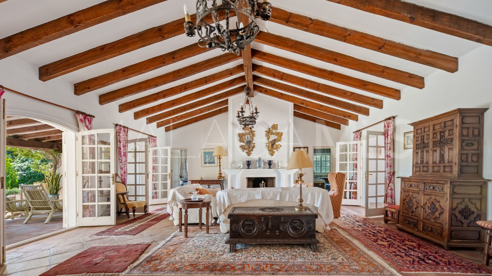 Villa for sale in Benahavis