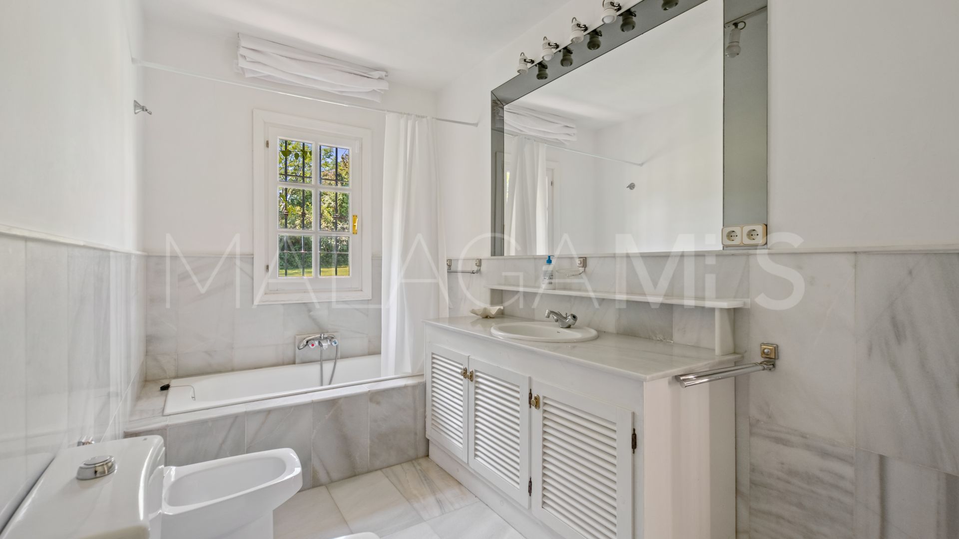 Villa for sale in Benahavis