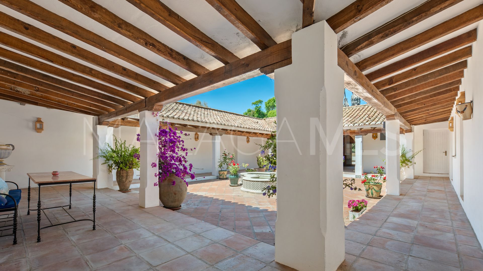 Villa for sale in Benahavis