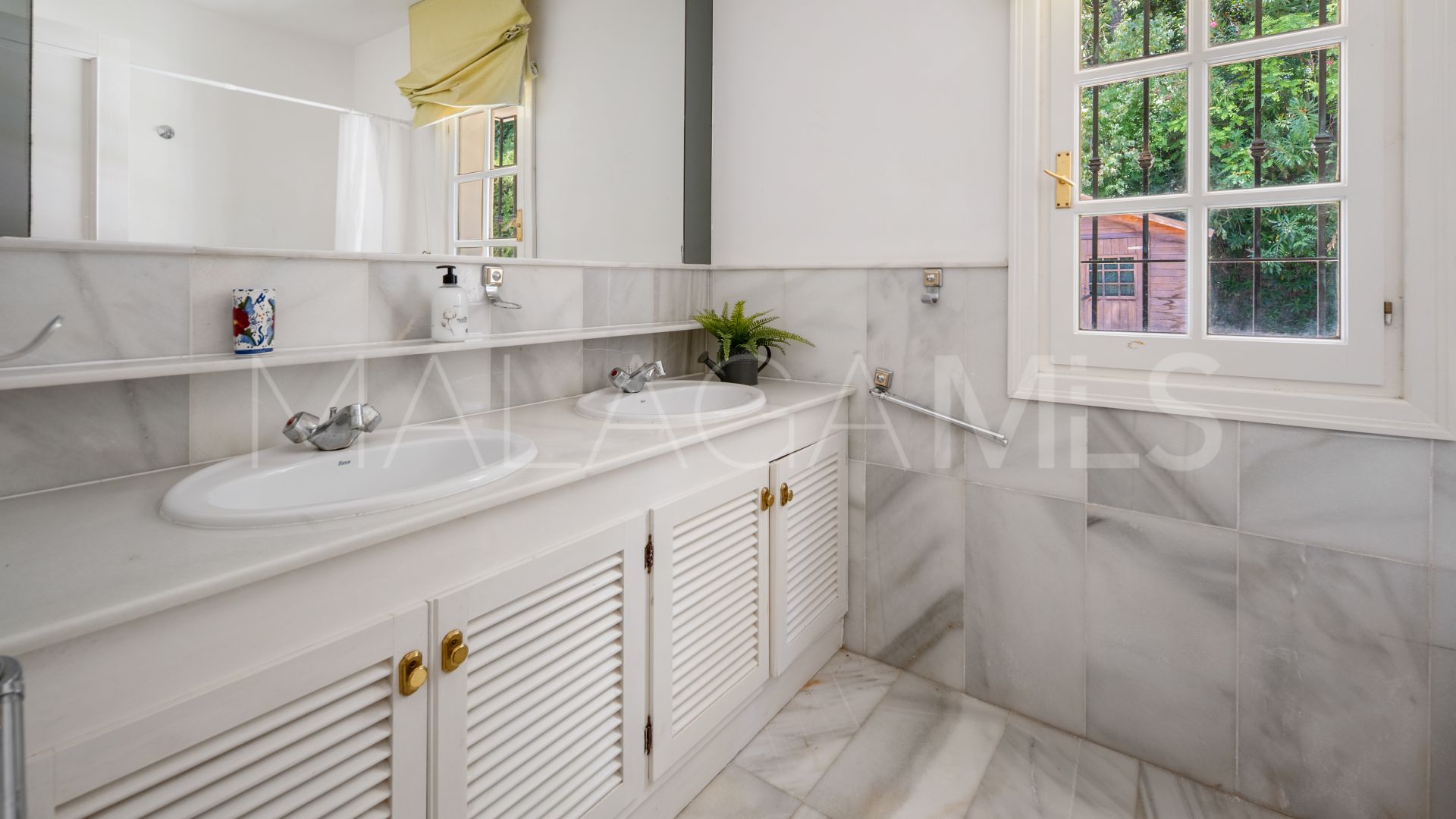 Villa for sale in Benahavis