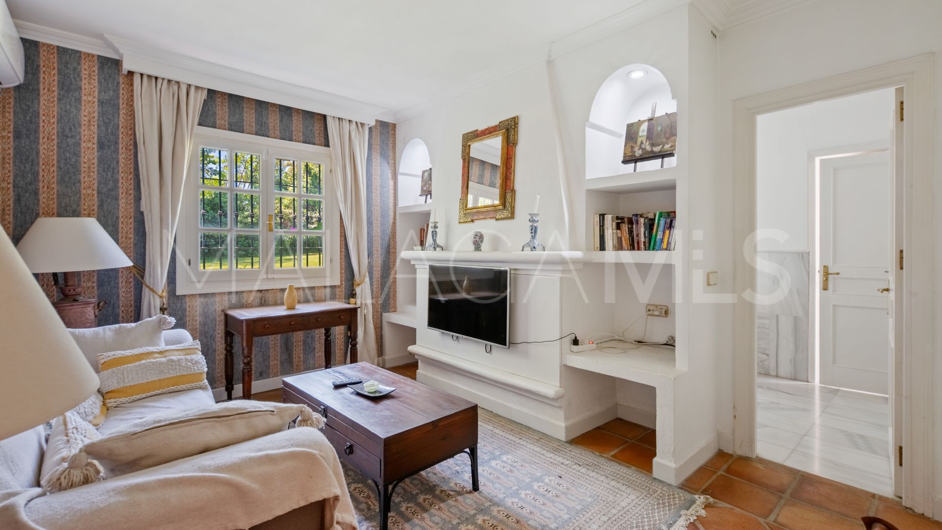 Villa for sale in Benahavis