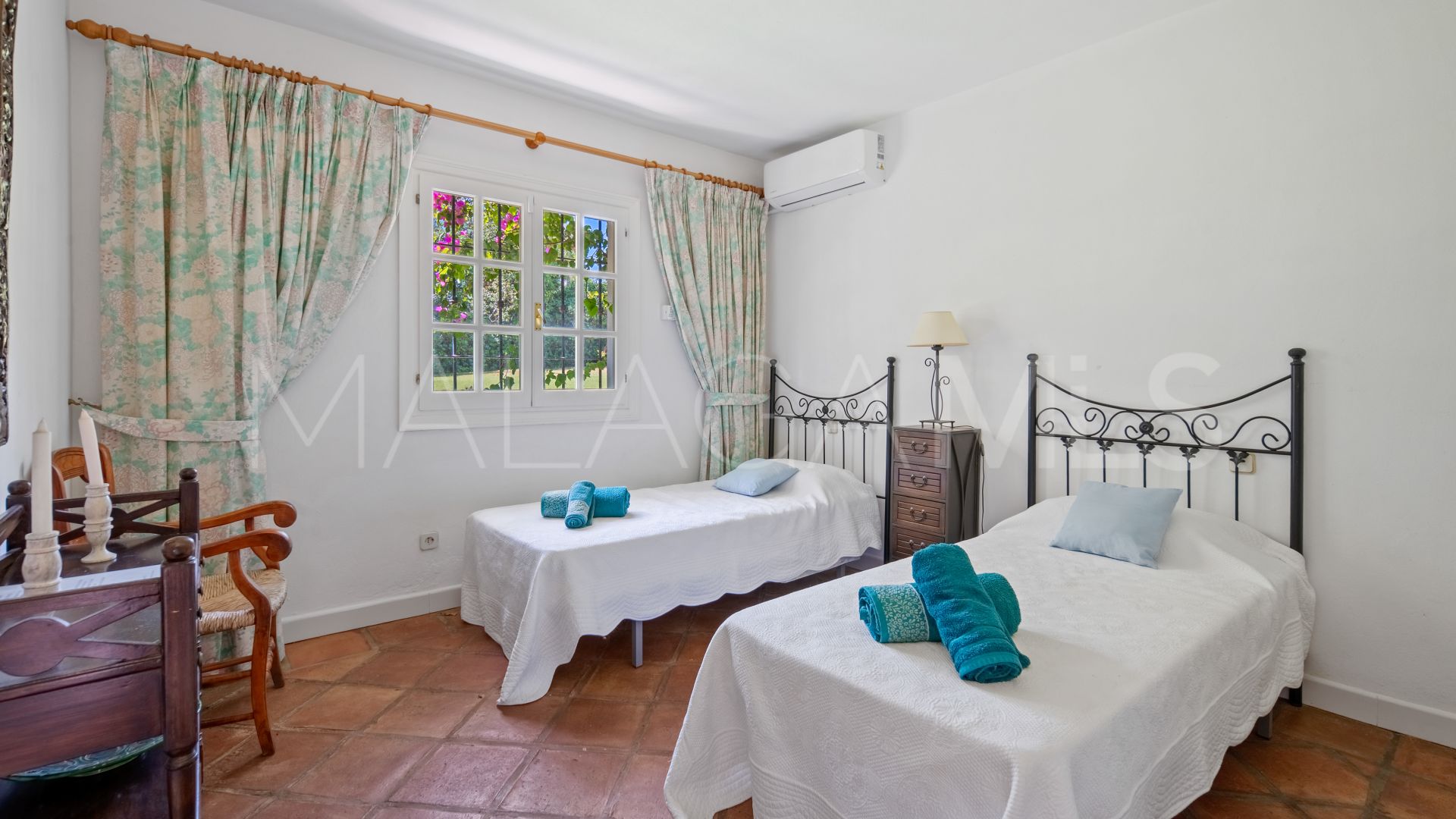 Villa for sale in Benahavis