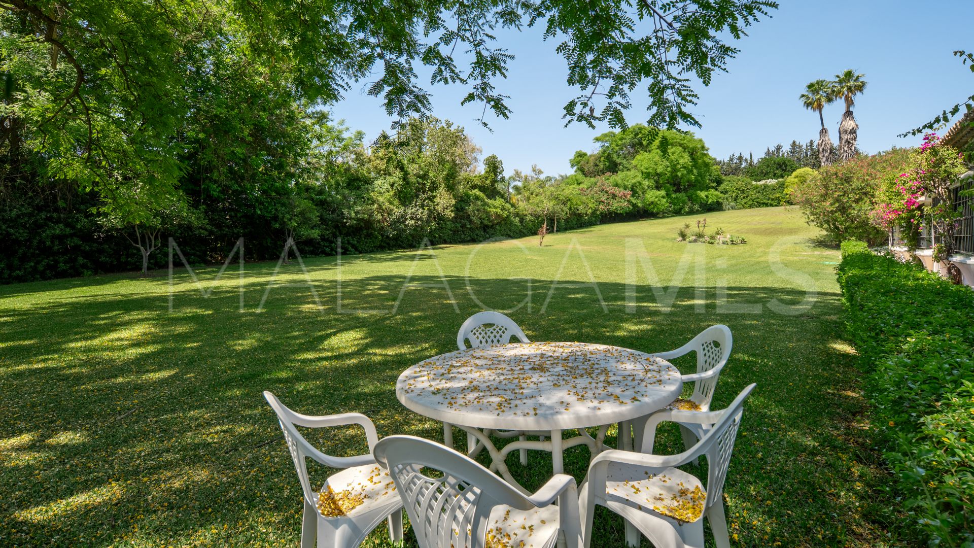 Villa for sale in Benahavis