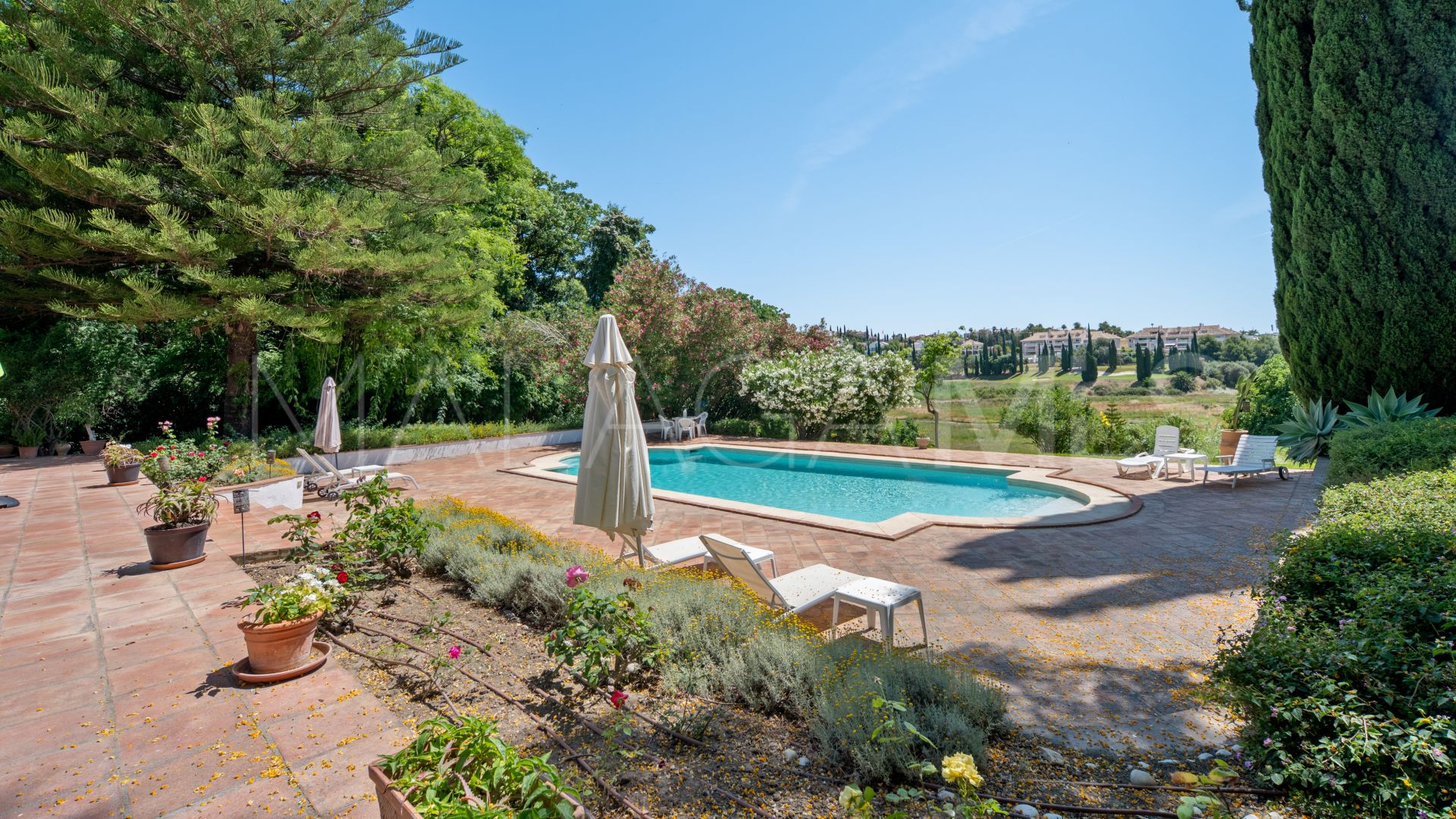 Villa for sale in Benahavis