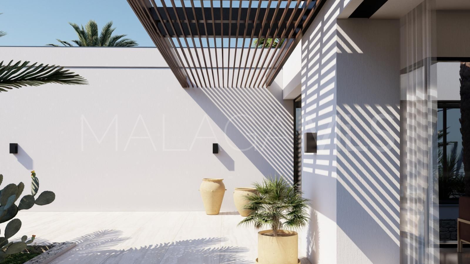Plot for sale in Estepona East