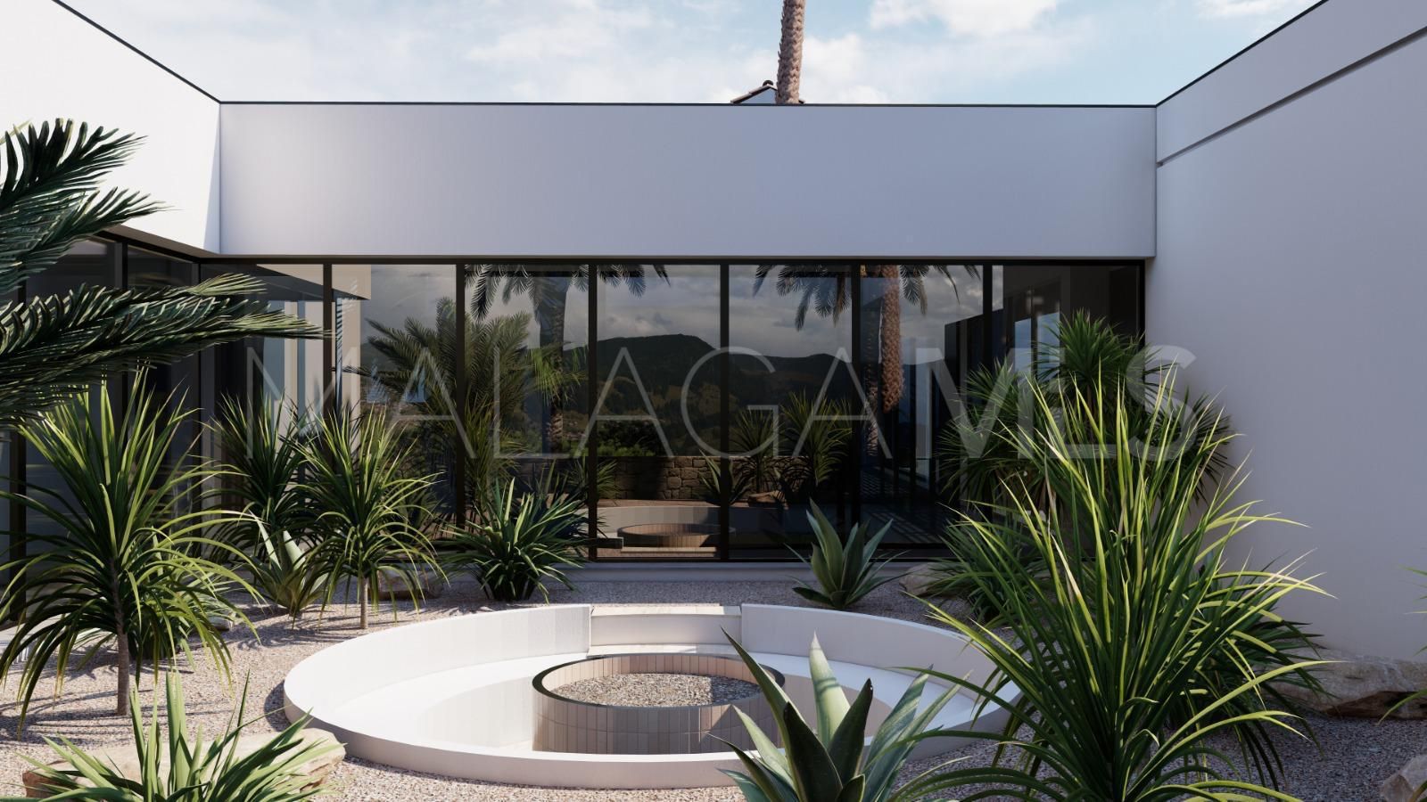 Plot for sale in Estepona East