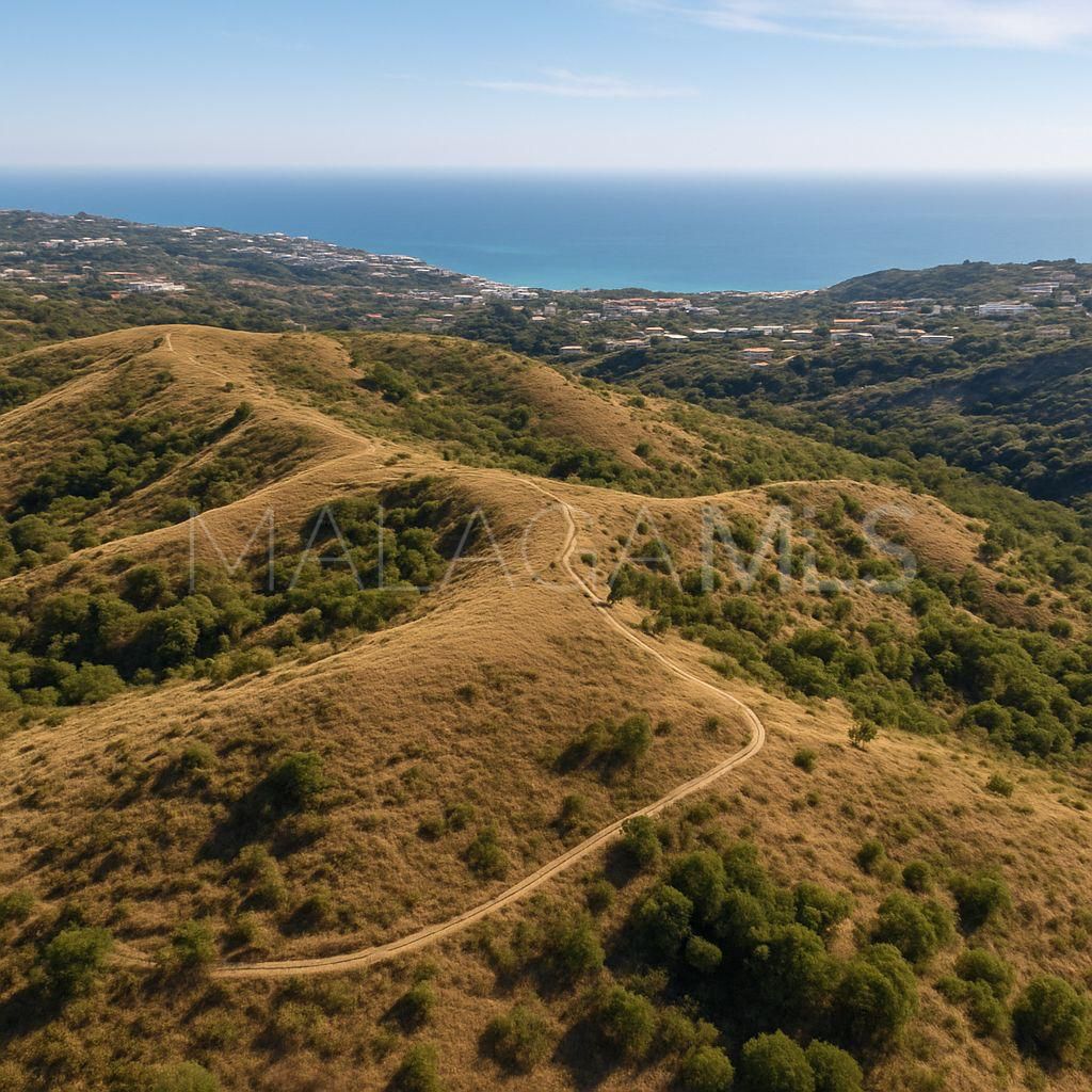 Plot for sale in Estepona East