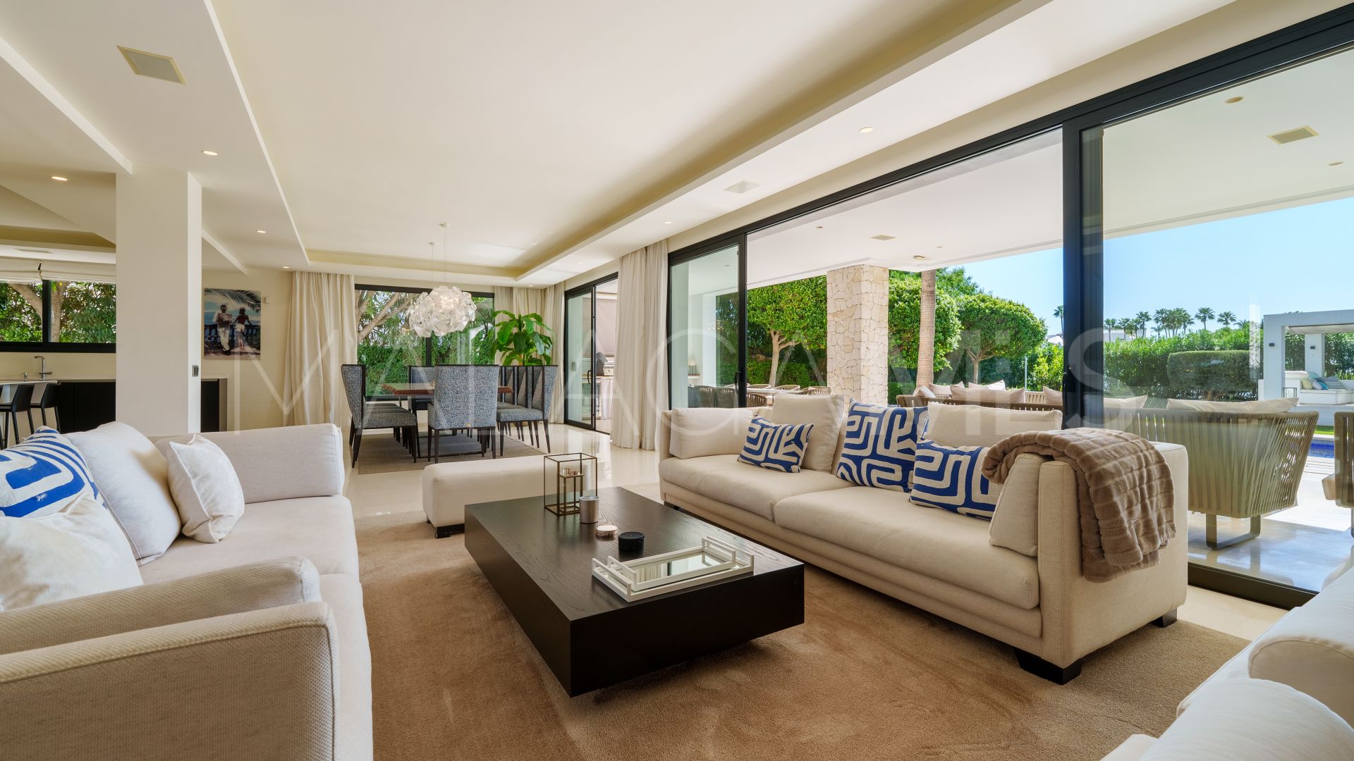 Villa for sale in Nueva Andalucia