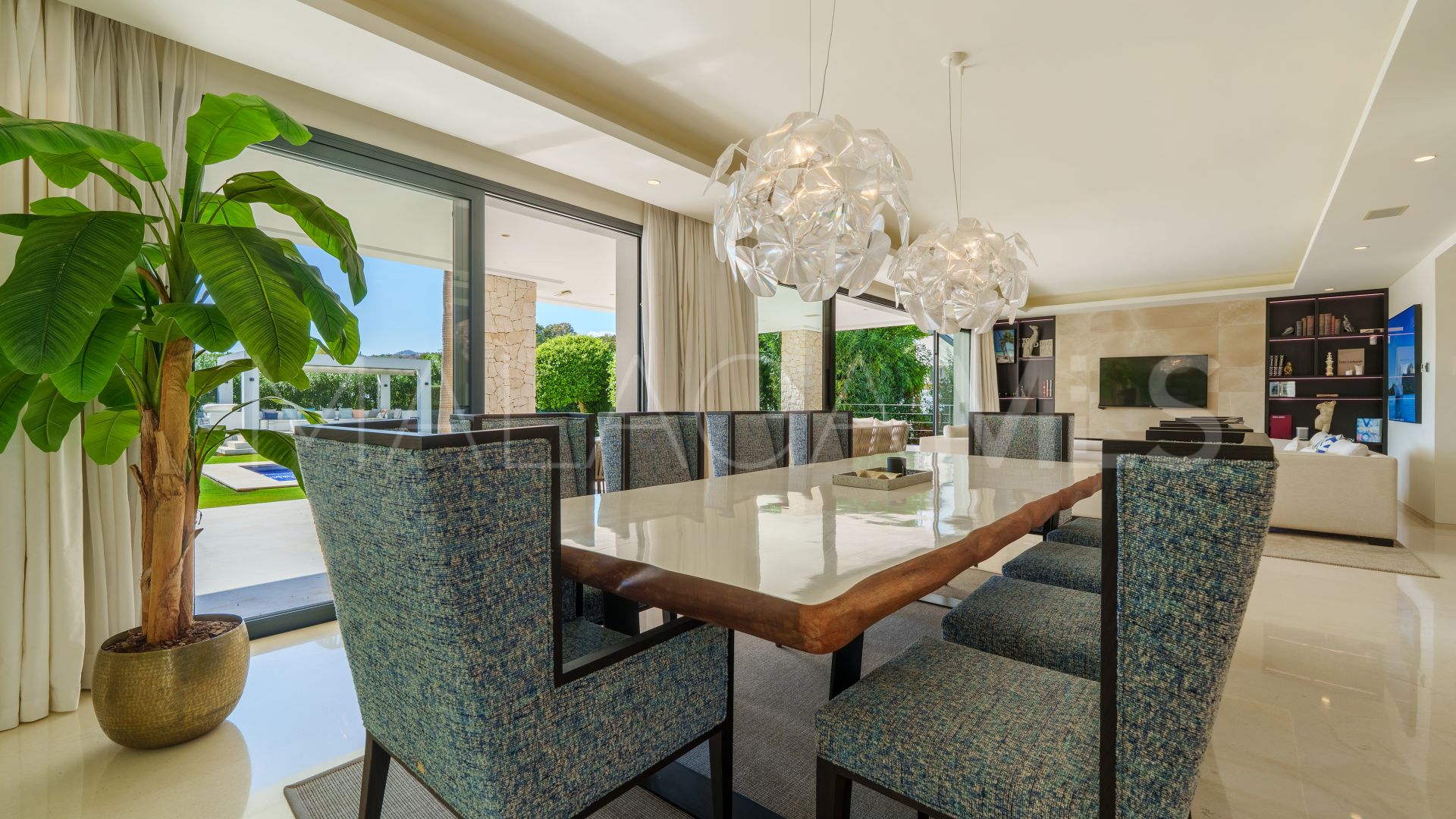 Villa for sale in Nueva Andalucia