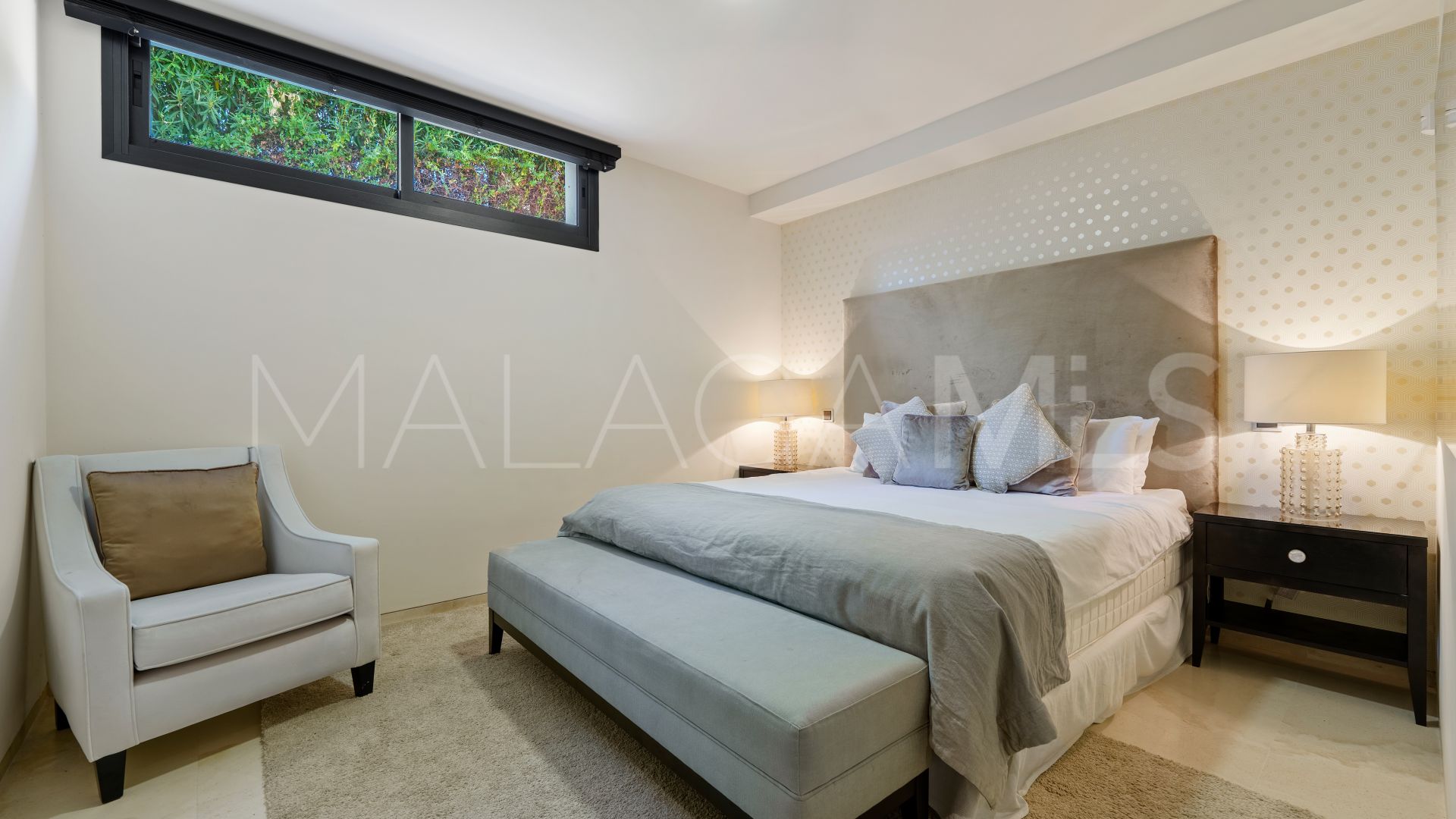 Villa for sale in Nueva Andalucia