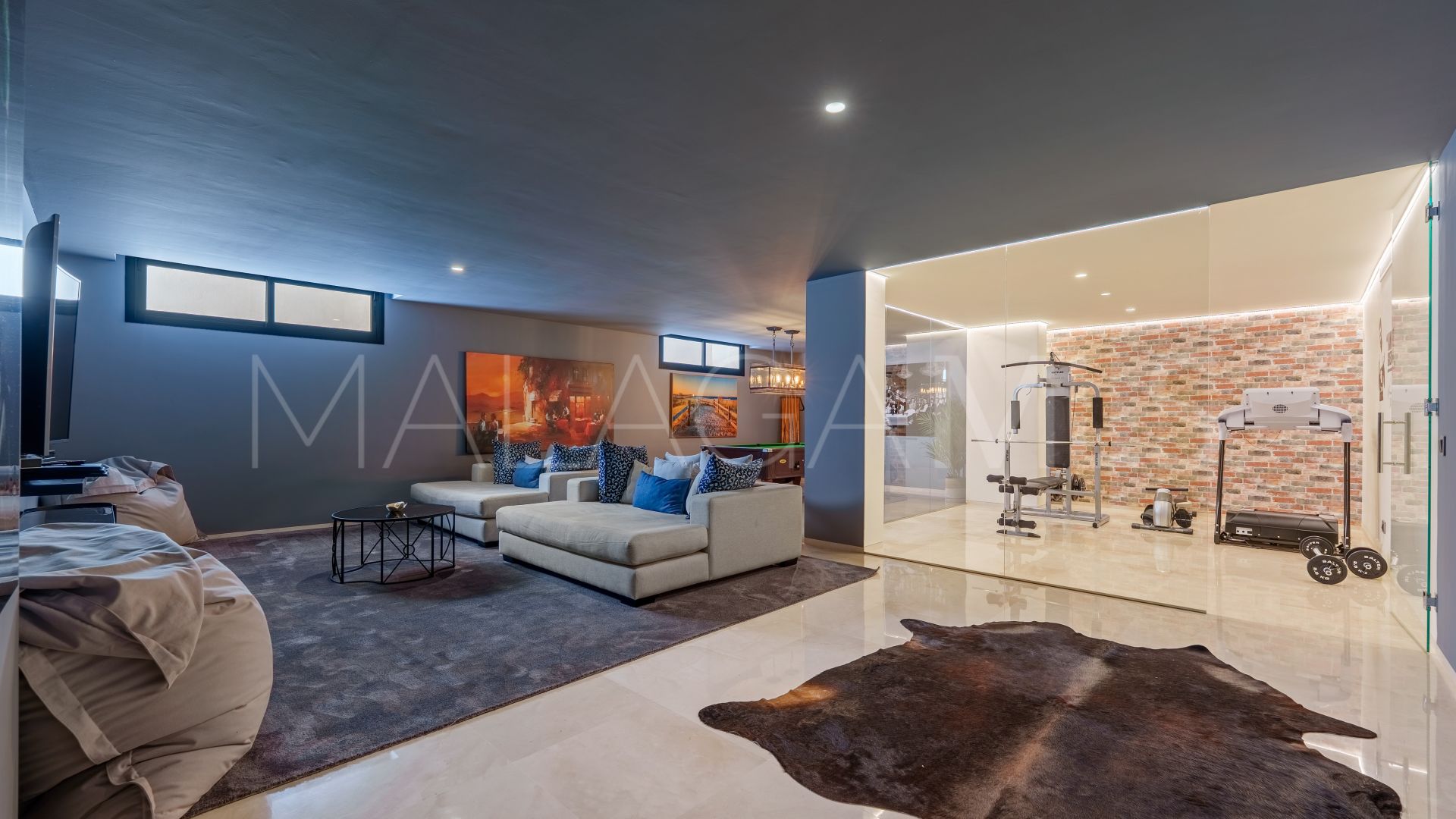 Villa for sale in Nueva Andalucia