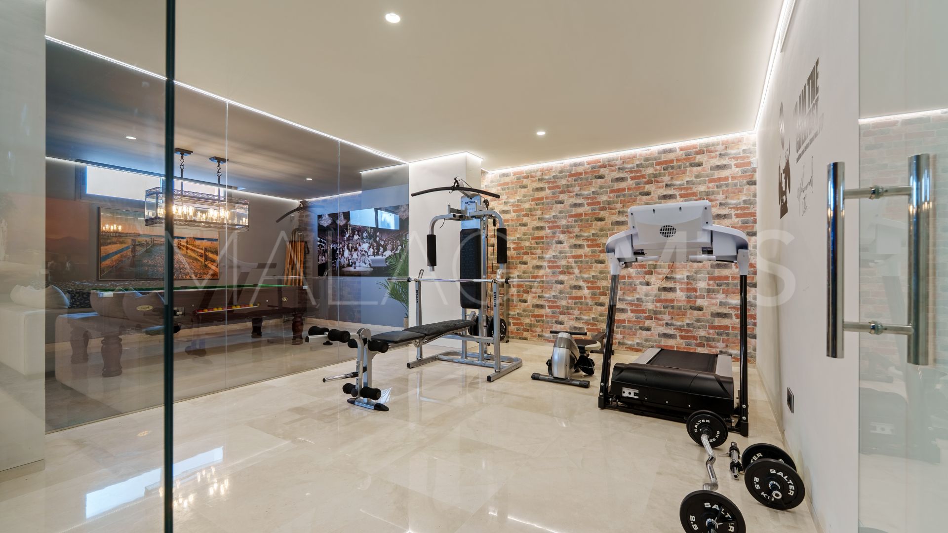 Villa for sale in Nueva Andalucia