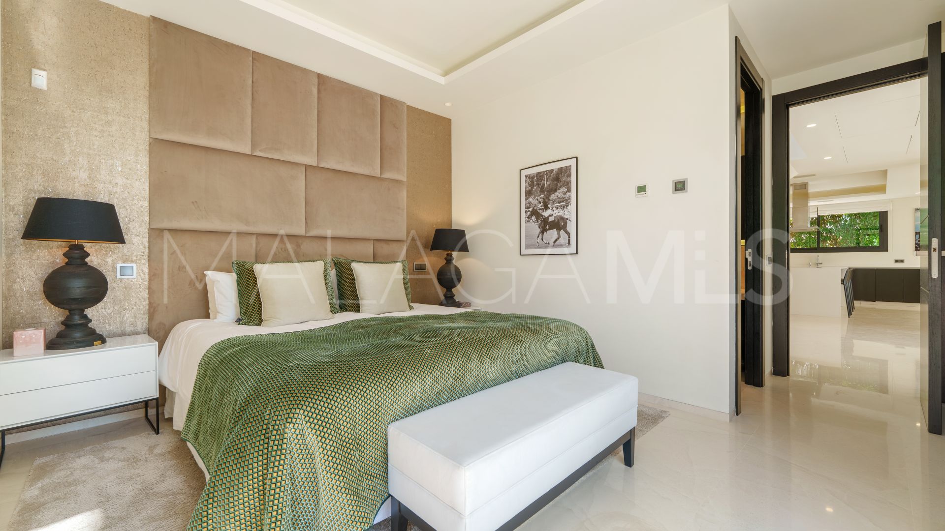 Villa for sale in Nueva Andalucia