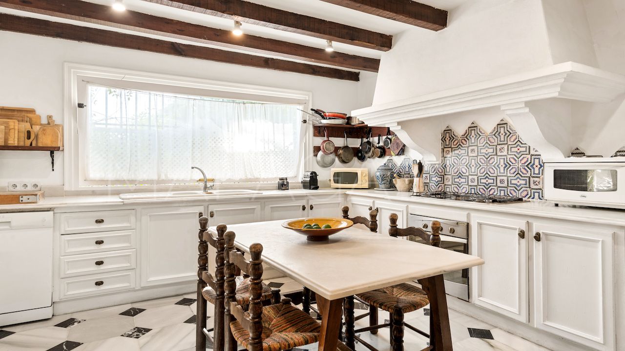 For sale 6 bedrooms villa in Benahavis