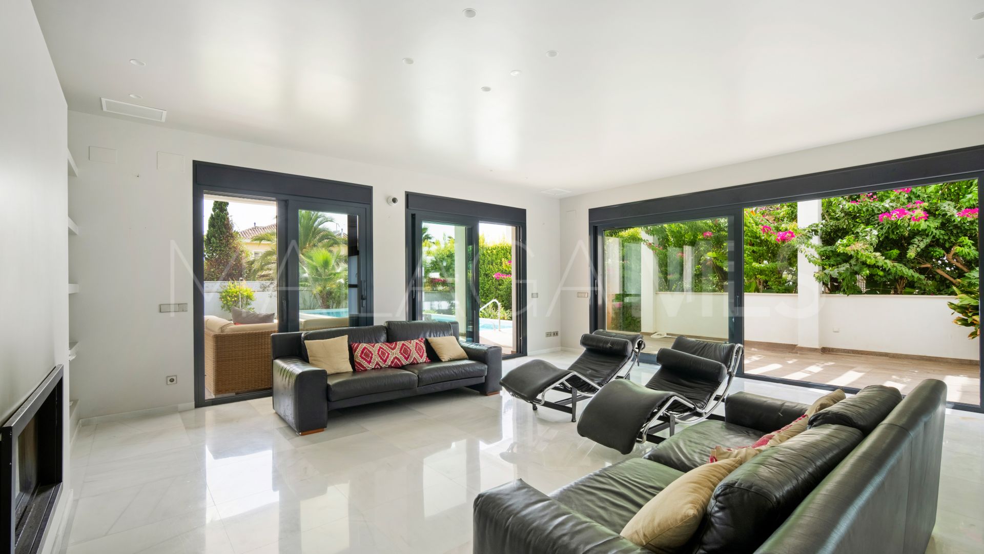 Villa de 5 bedrooms for sale in Marbesa