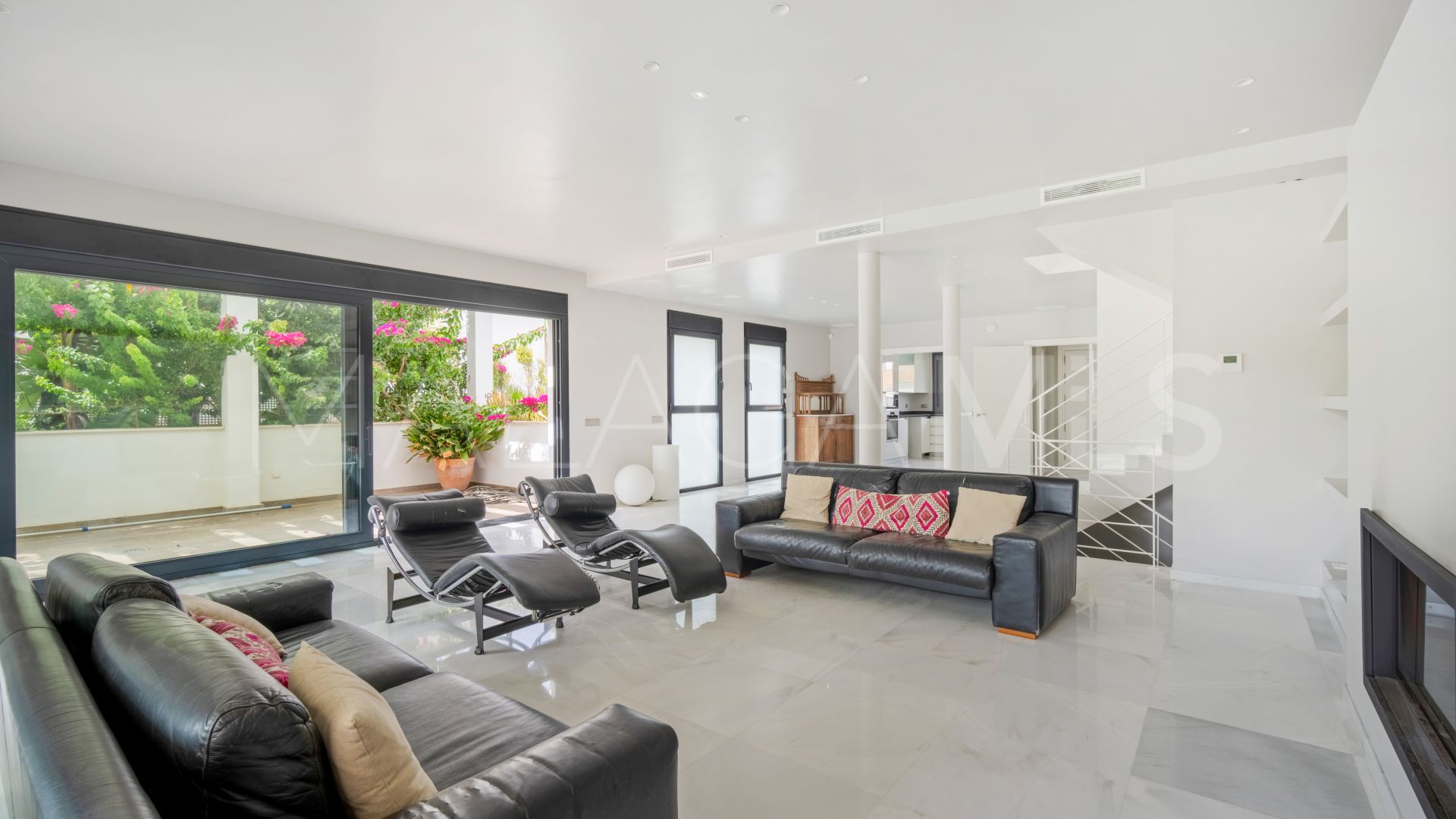 Villa de 5 bedrooms for sale in Marbesa