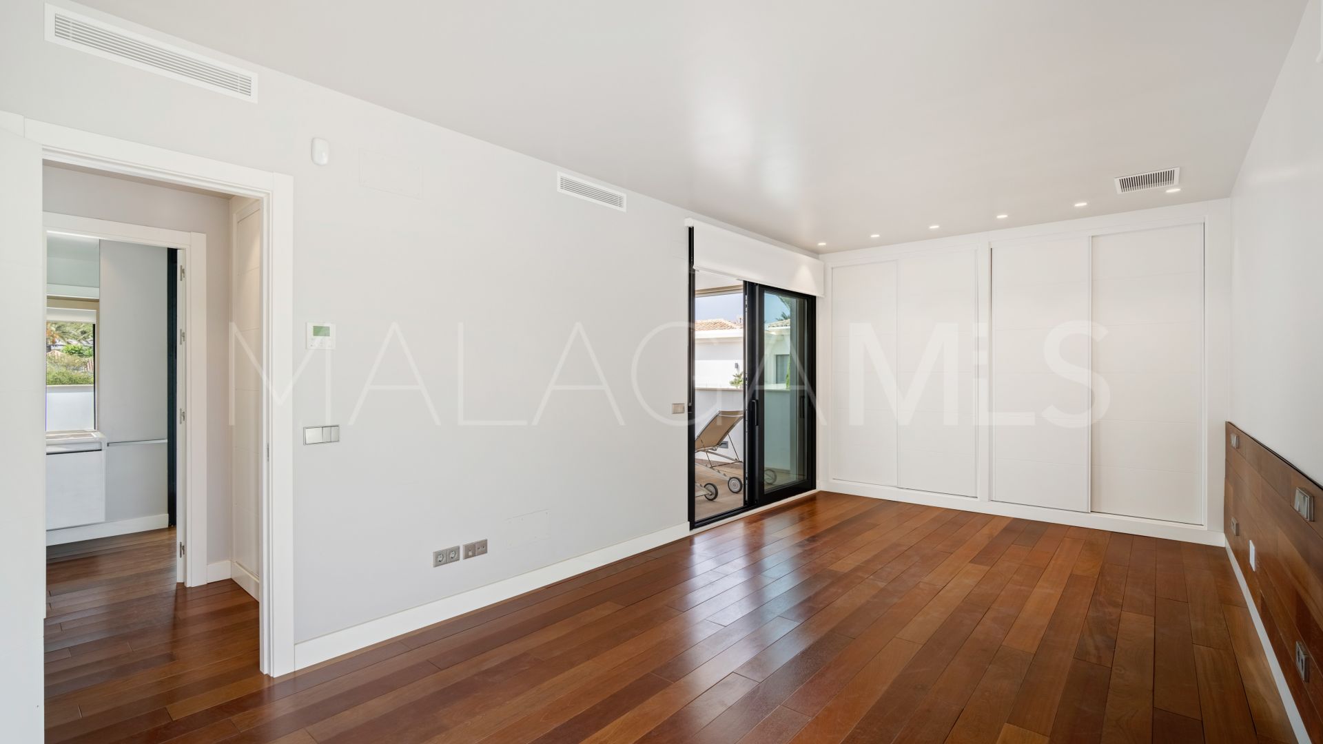 Villa de 5 bedrooms for sale in Marbesa
