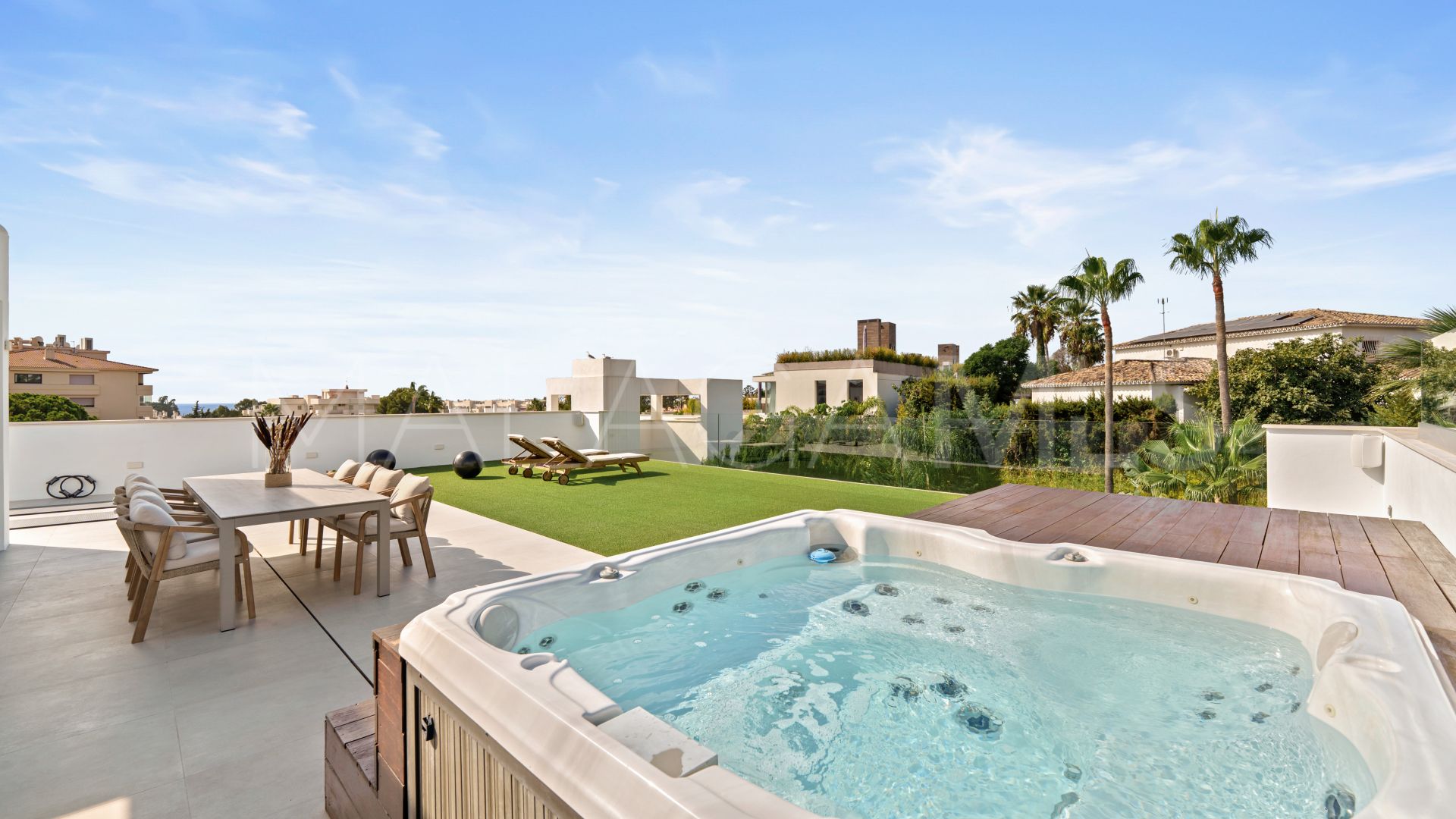 Villa for sale in Nueva Andalucia