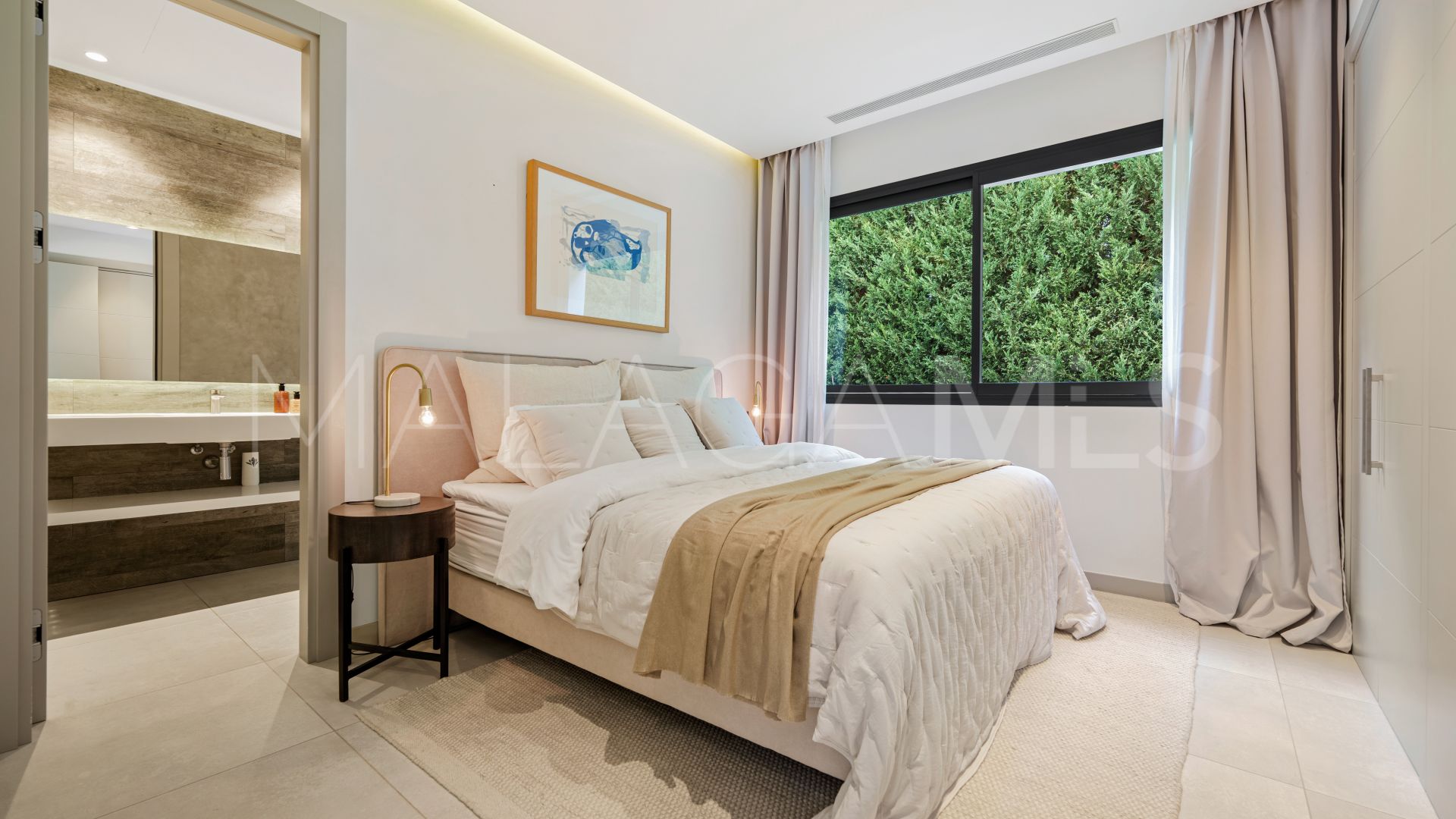 Villa for sale in Nueva Andalucia