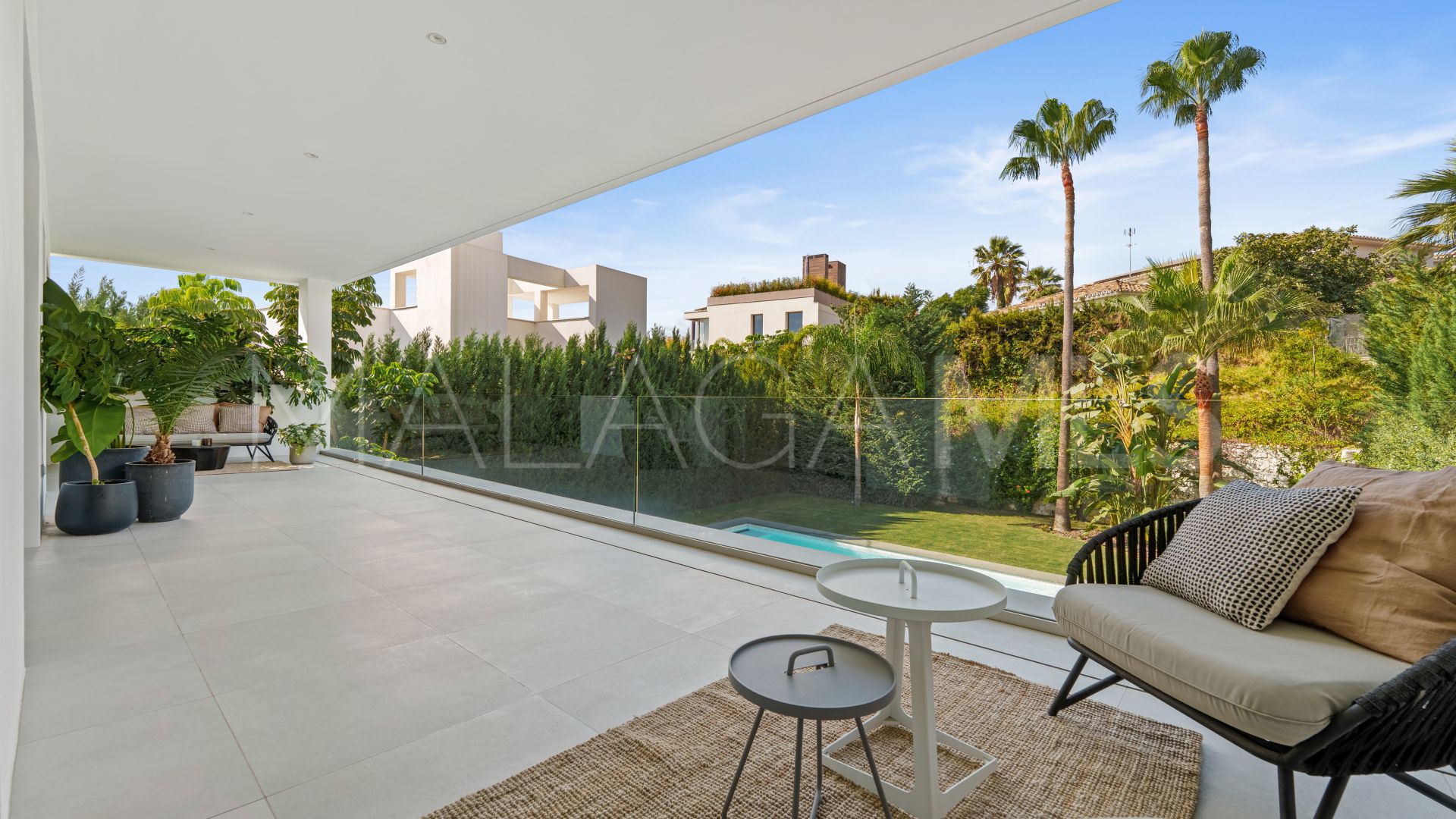 Villa for sale in Nueva Andalucia