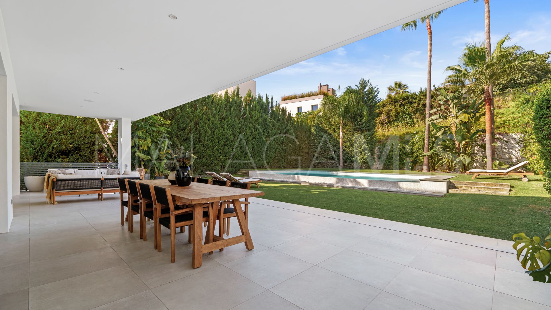 Villa for sale in Nueva Andalucia
