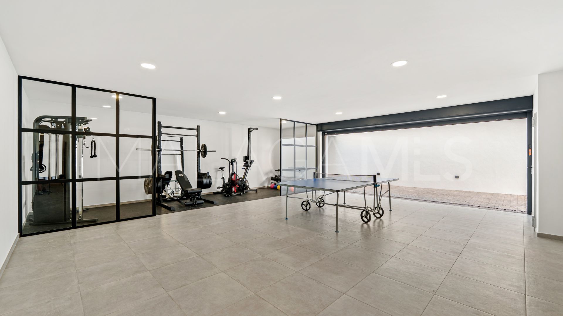 Villa for sale in Nueva Andalucia