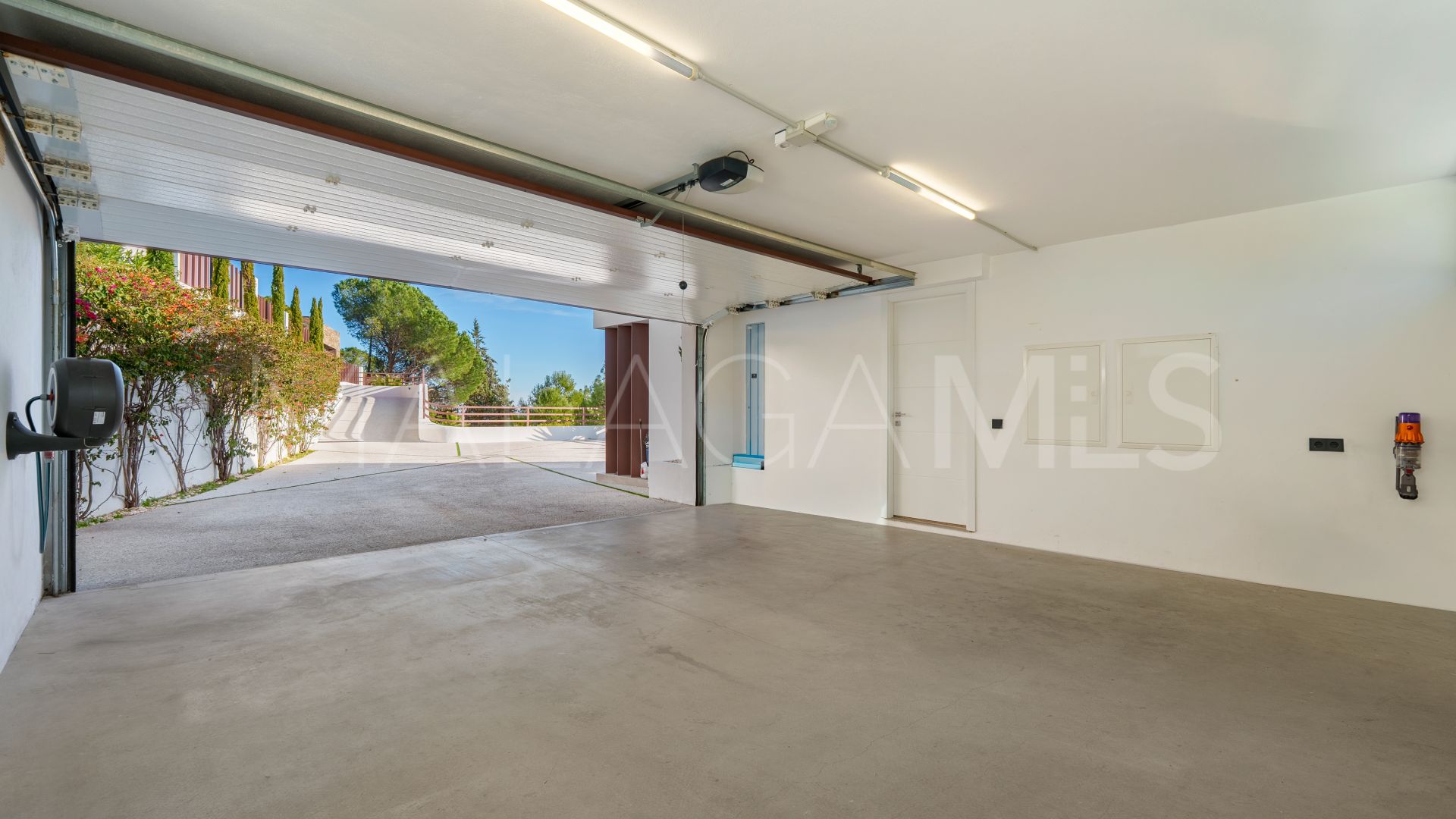 El Madroñal, villa for sale