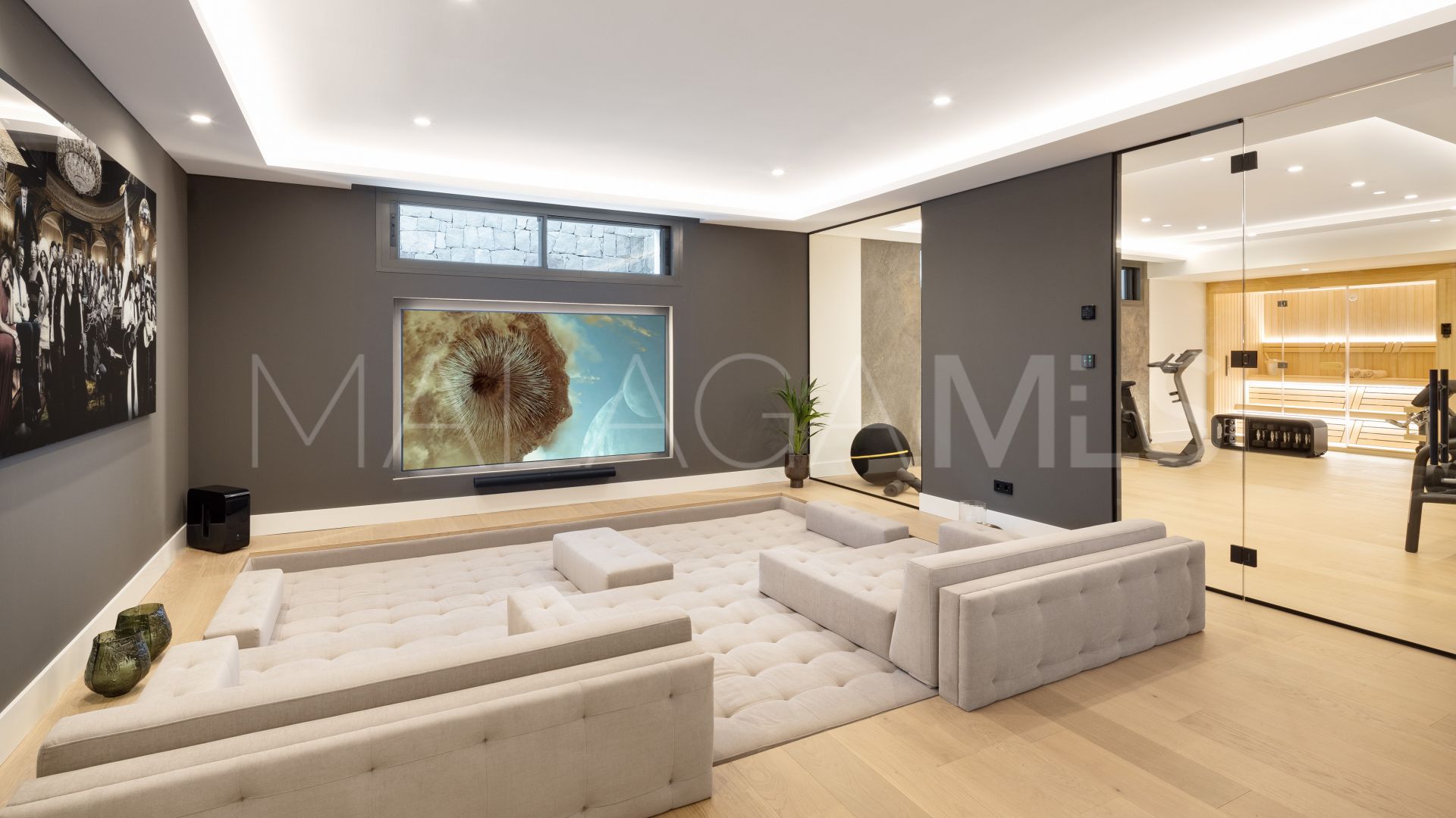 Villa for sale in Nueva Andalucia