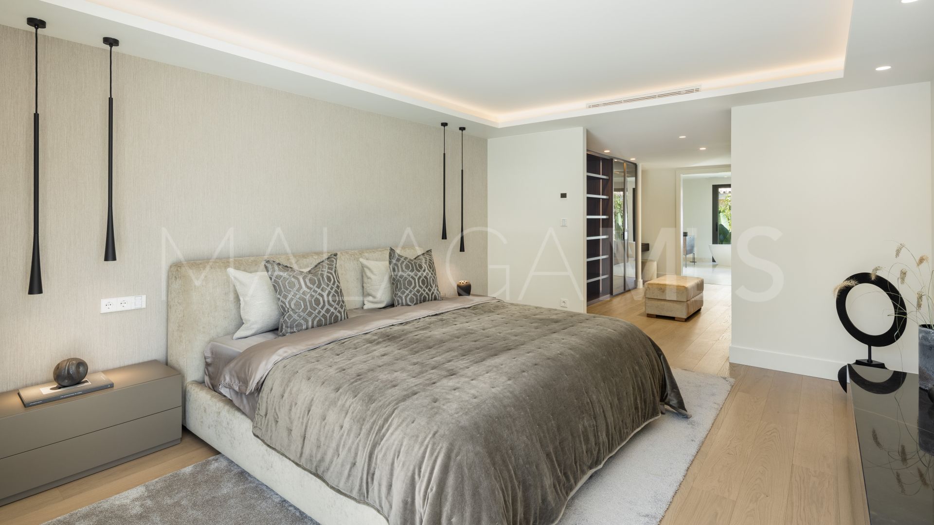 Villa for sale in Nueva Andalucia