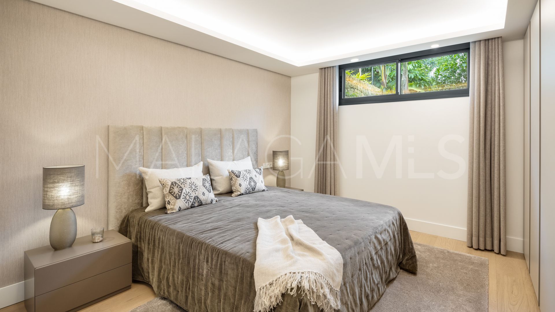 Villa for sale in Nueva Andalucia