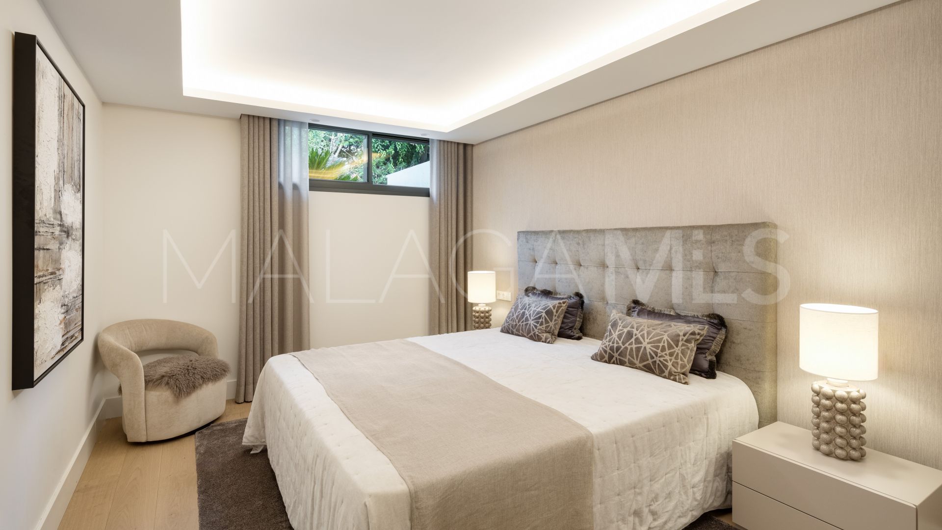 Villa for sale in Nueva Andalucia