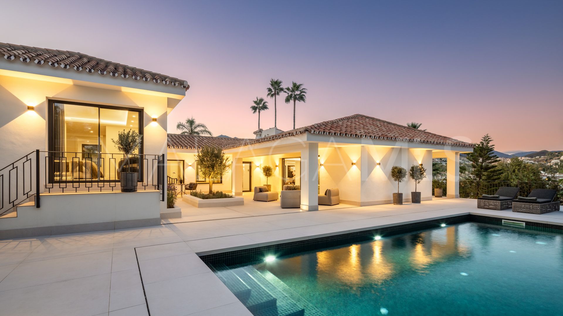 Villa for sale in Nueva Andalucia