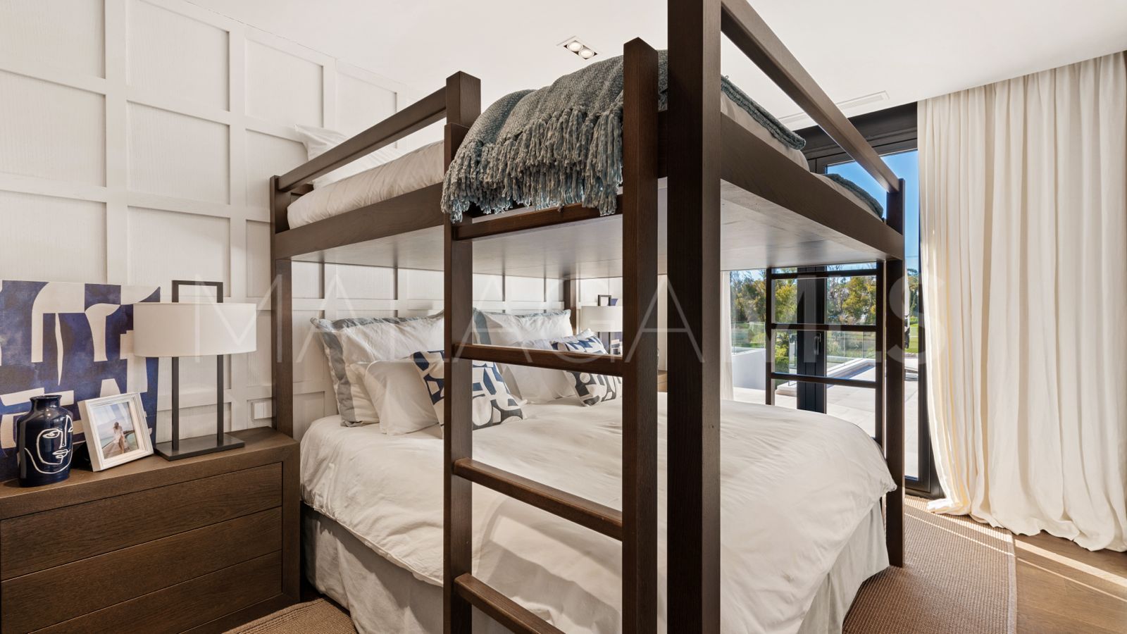 Villa for sale in Nueva Andalucia with 5 bedrooms