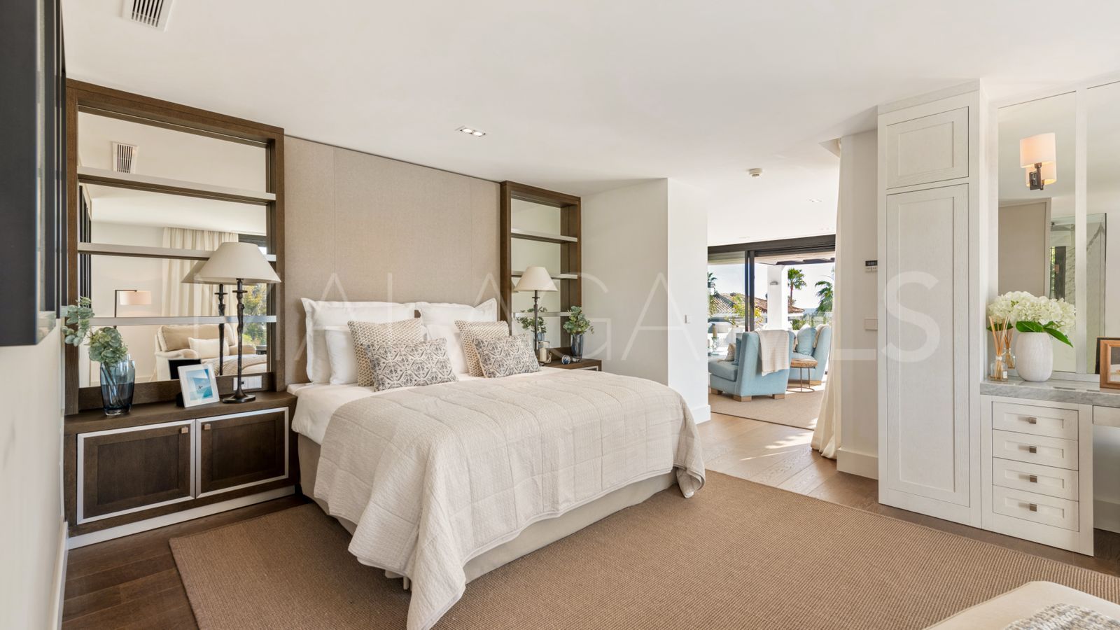 Villa for sale in Nueva Andalucia with 5 bedrooms