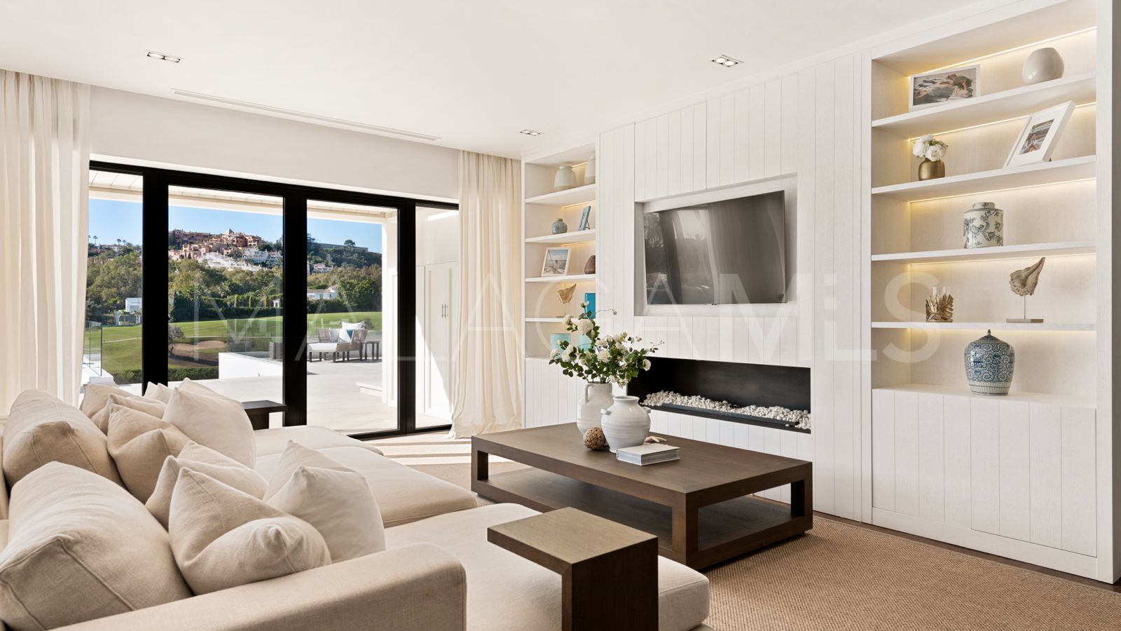 Villa for sale in Nueva Andalucia with 5 bedrooms