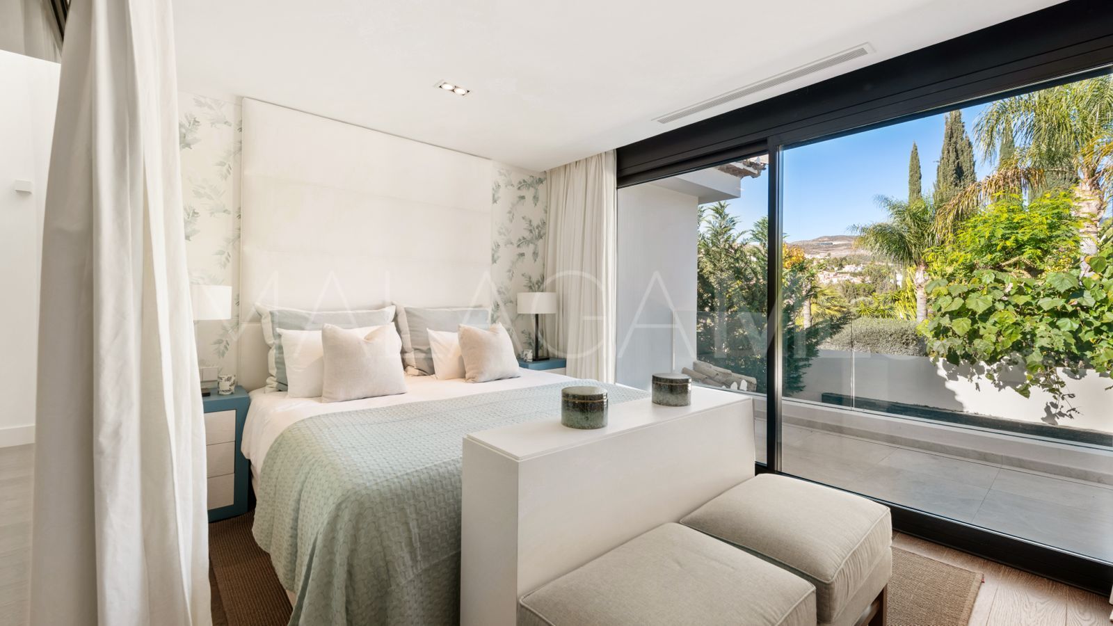 Villa for sale in Nueva Andalucia with 5 bedrooms