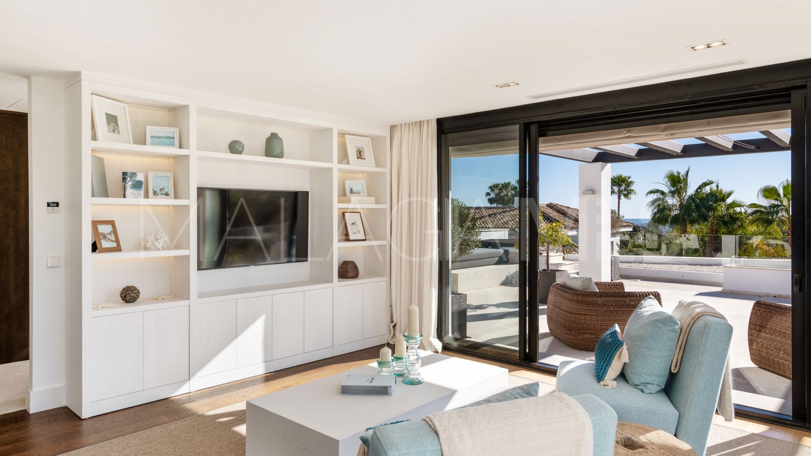 Villa for sale in Nueva Andalucia with 5 bedrooms