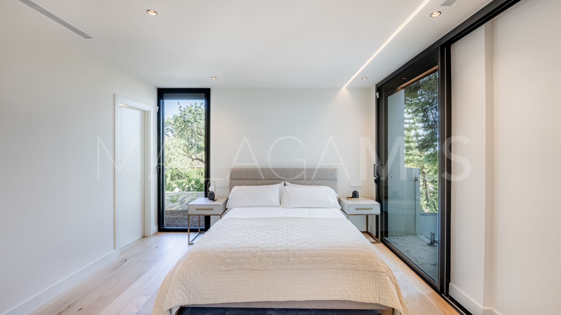 Villa for sale in Rocio de Nagüeles with 5 bedrooms