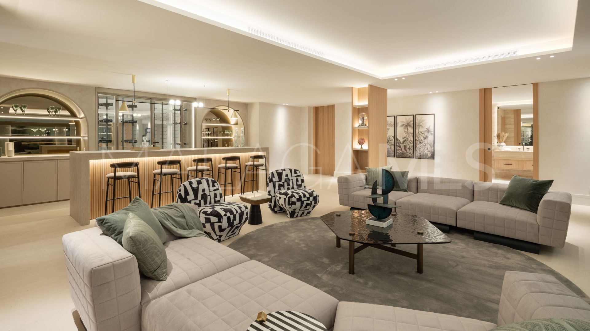 Villa for sale in Altos Reales