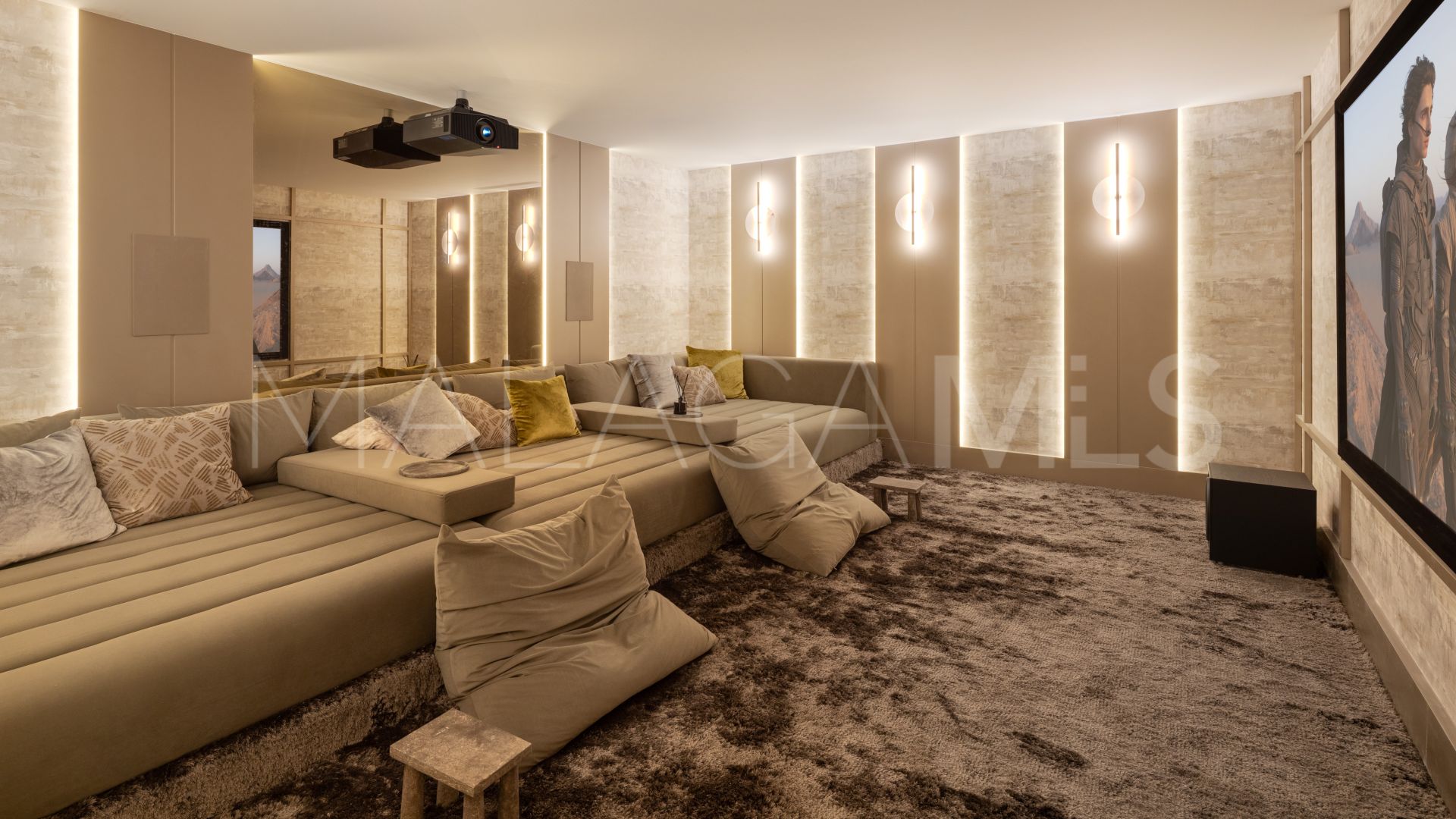 Villa for sale in Altos Reales