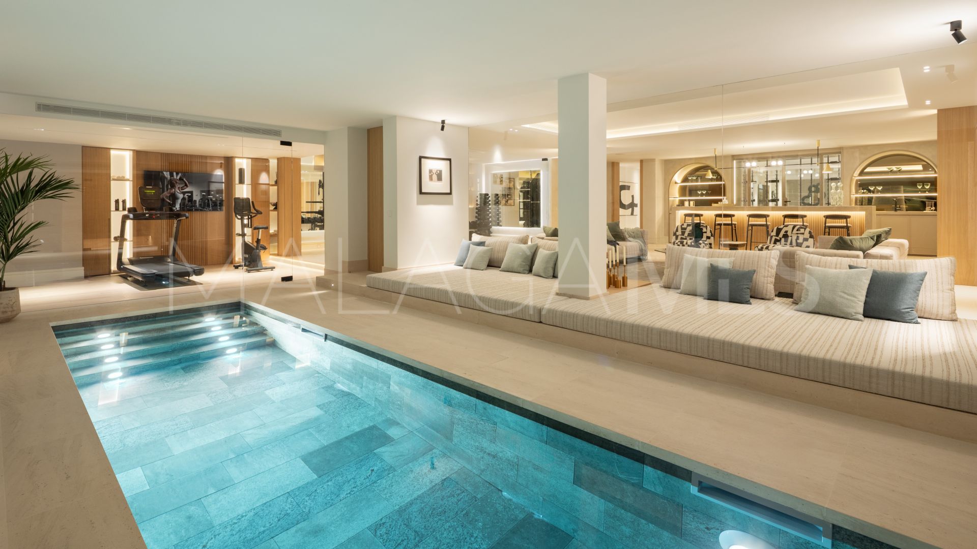 Villa for sale in Altos Reales