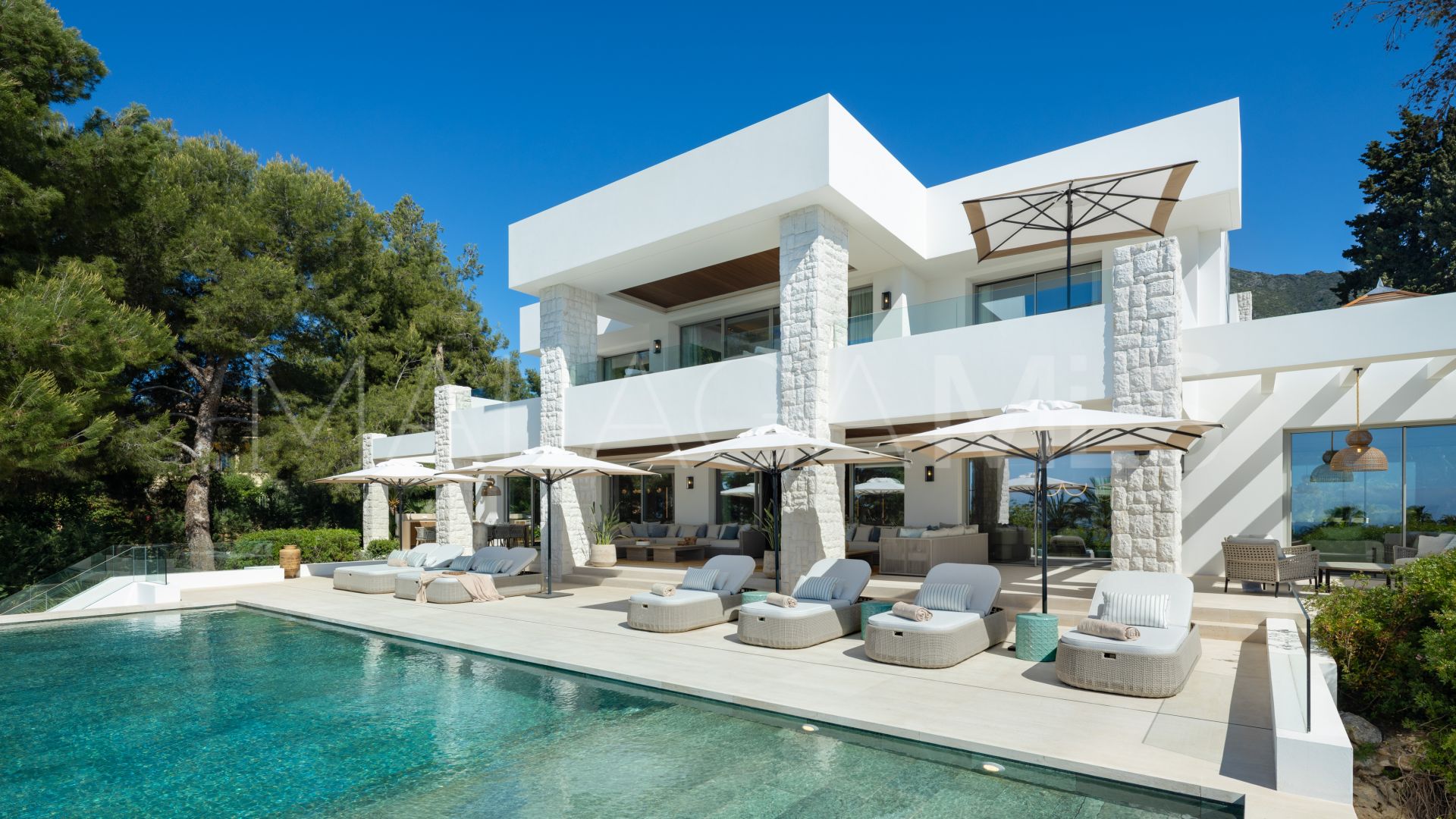 Villa for sale in Altos Reales