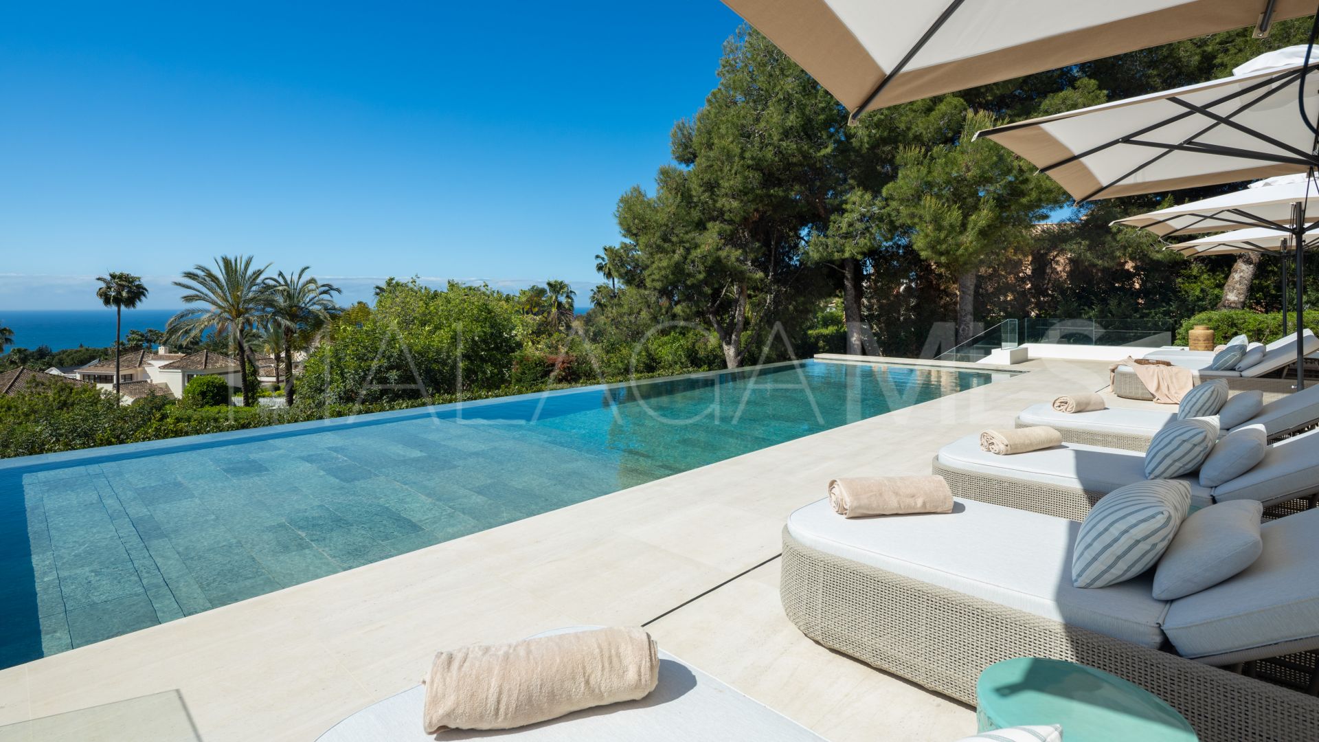 Villa for sale in Altos Reales