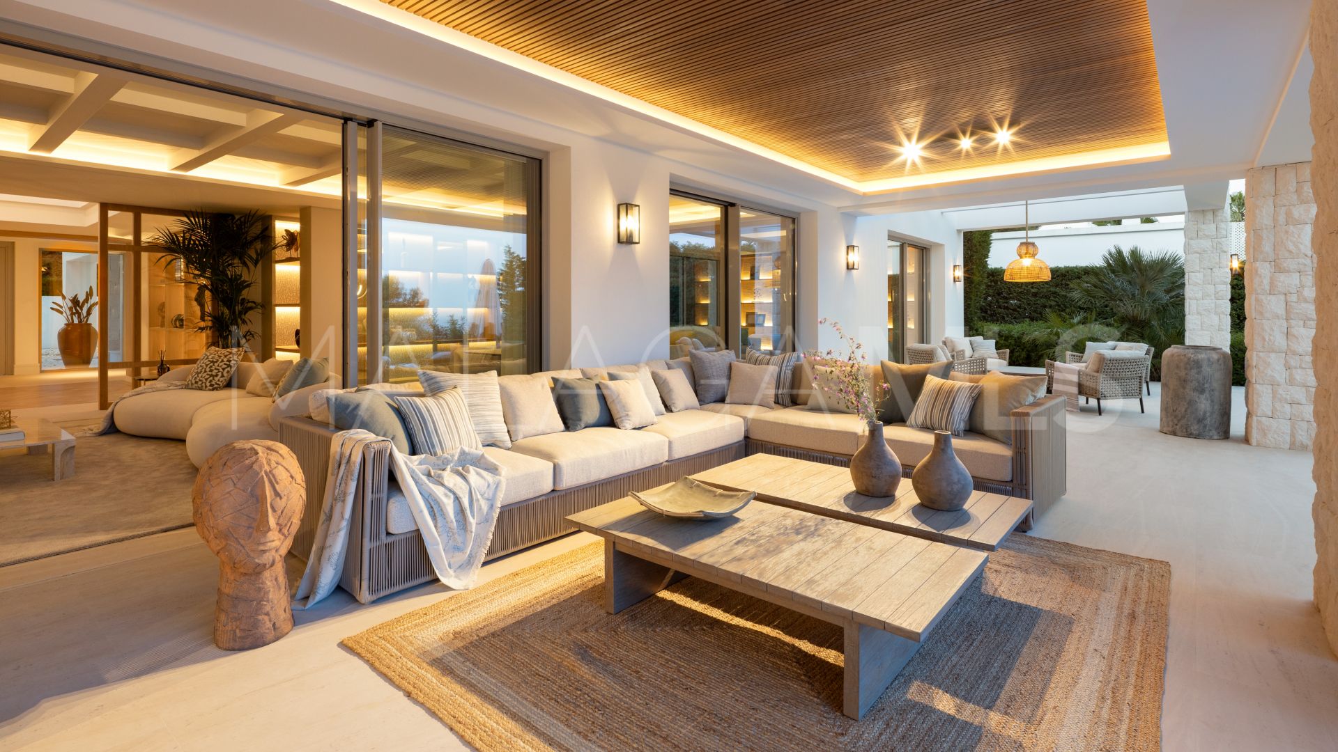 Villa for sale in Altos Reales