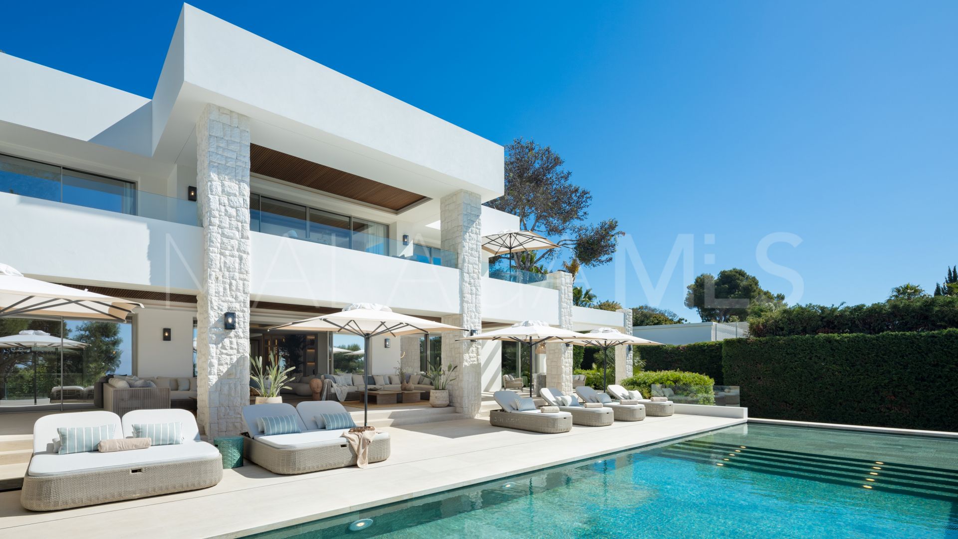 Villa for sale in Altos Reales