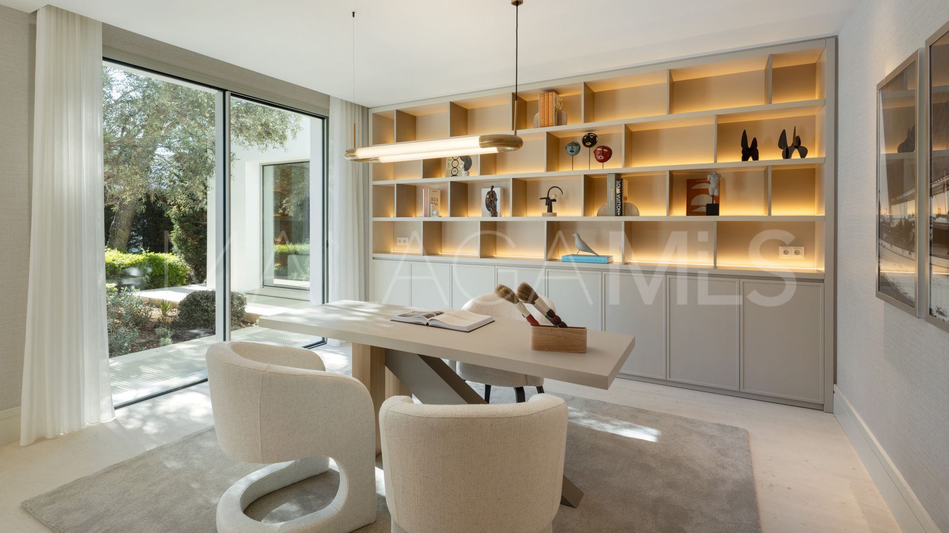 Villa for sale in Altos Reales