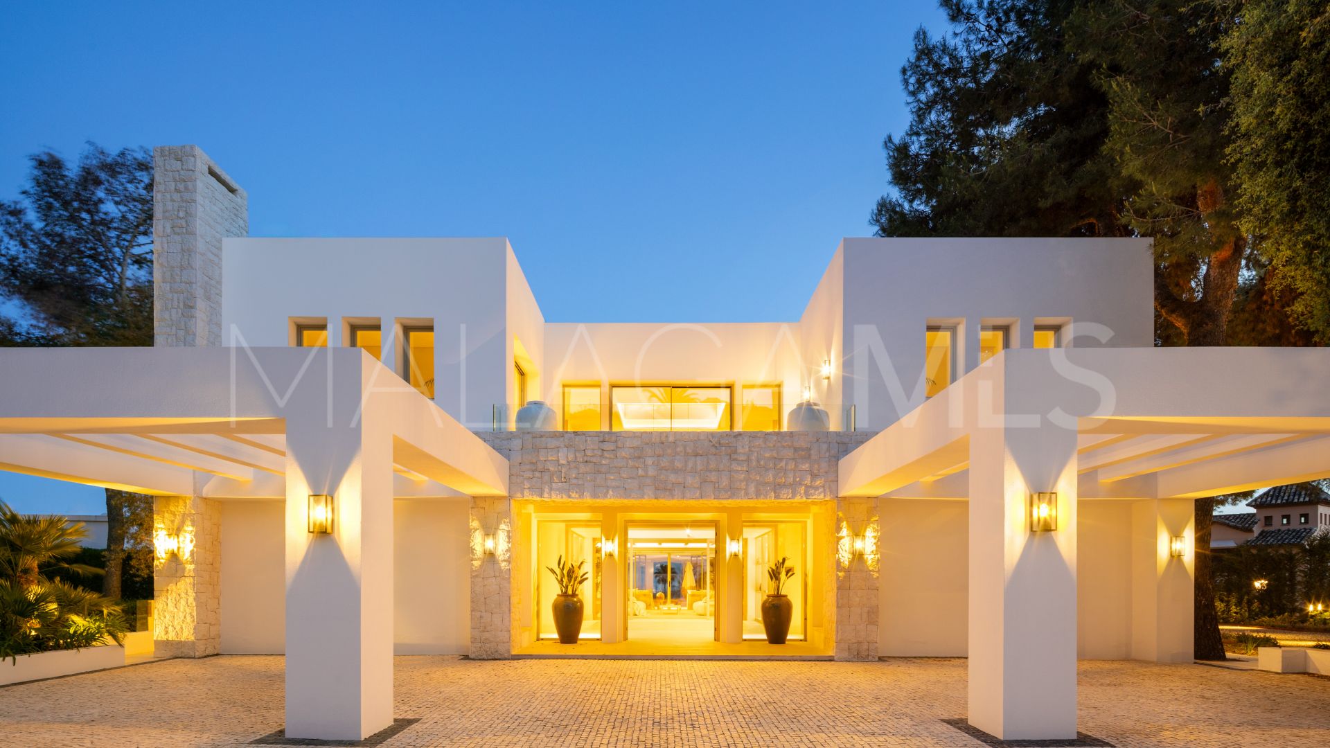 Villa for sale in Altos Reales