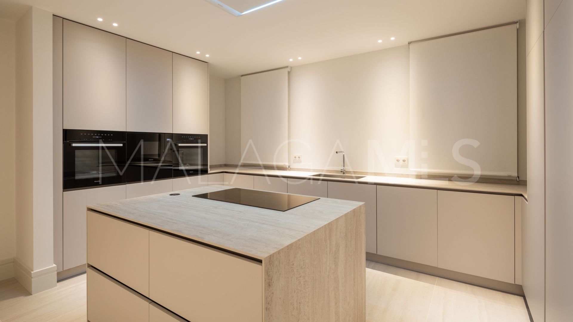 Villa for sale in Altos Reales